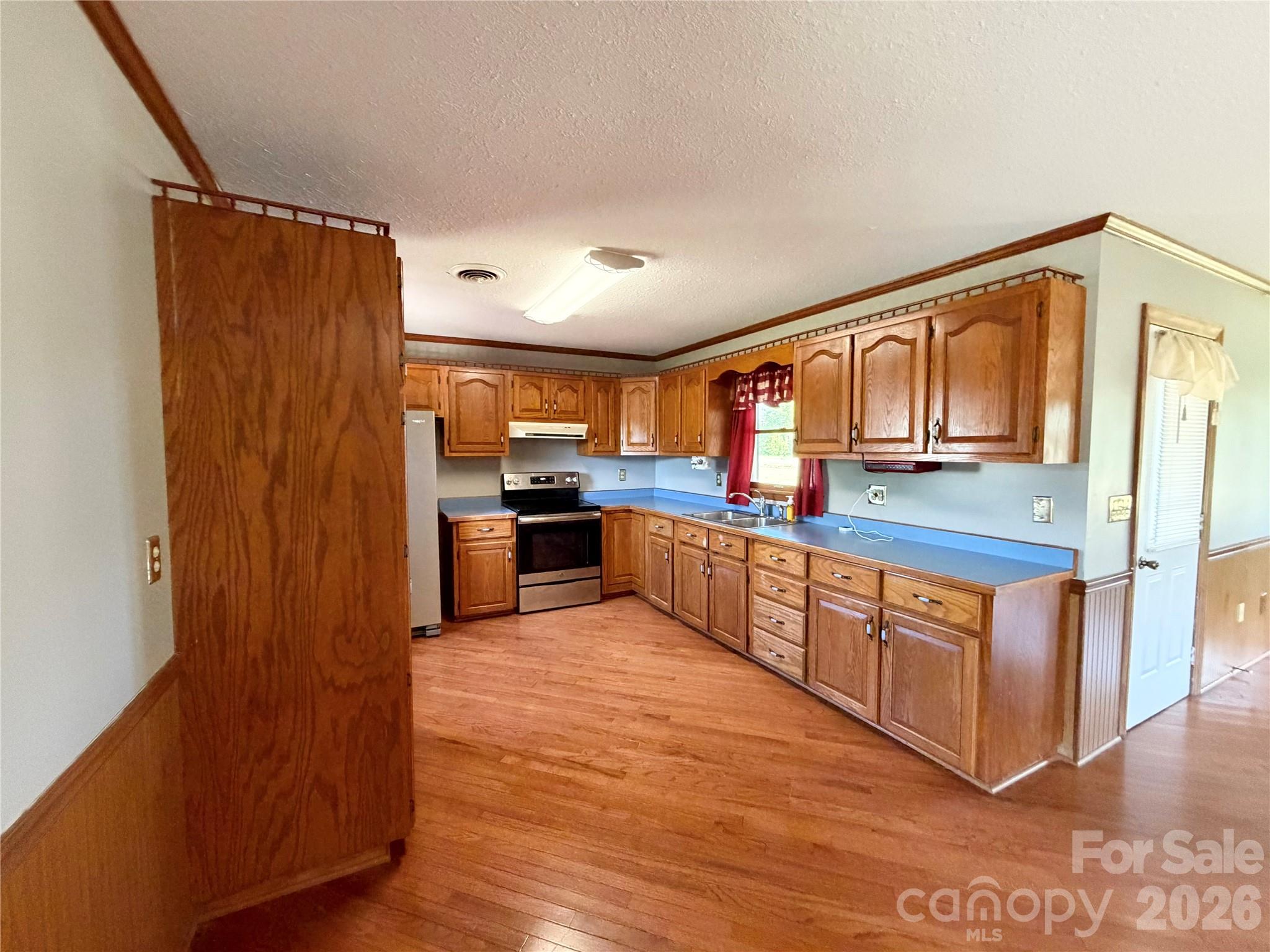 372 Ferry Road Property Photo 9