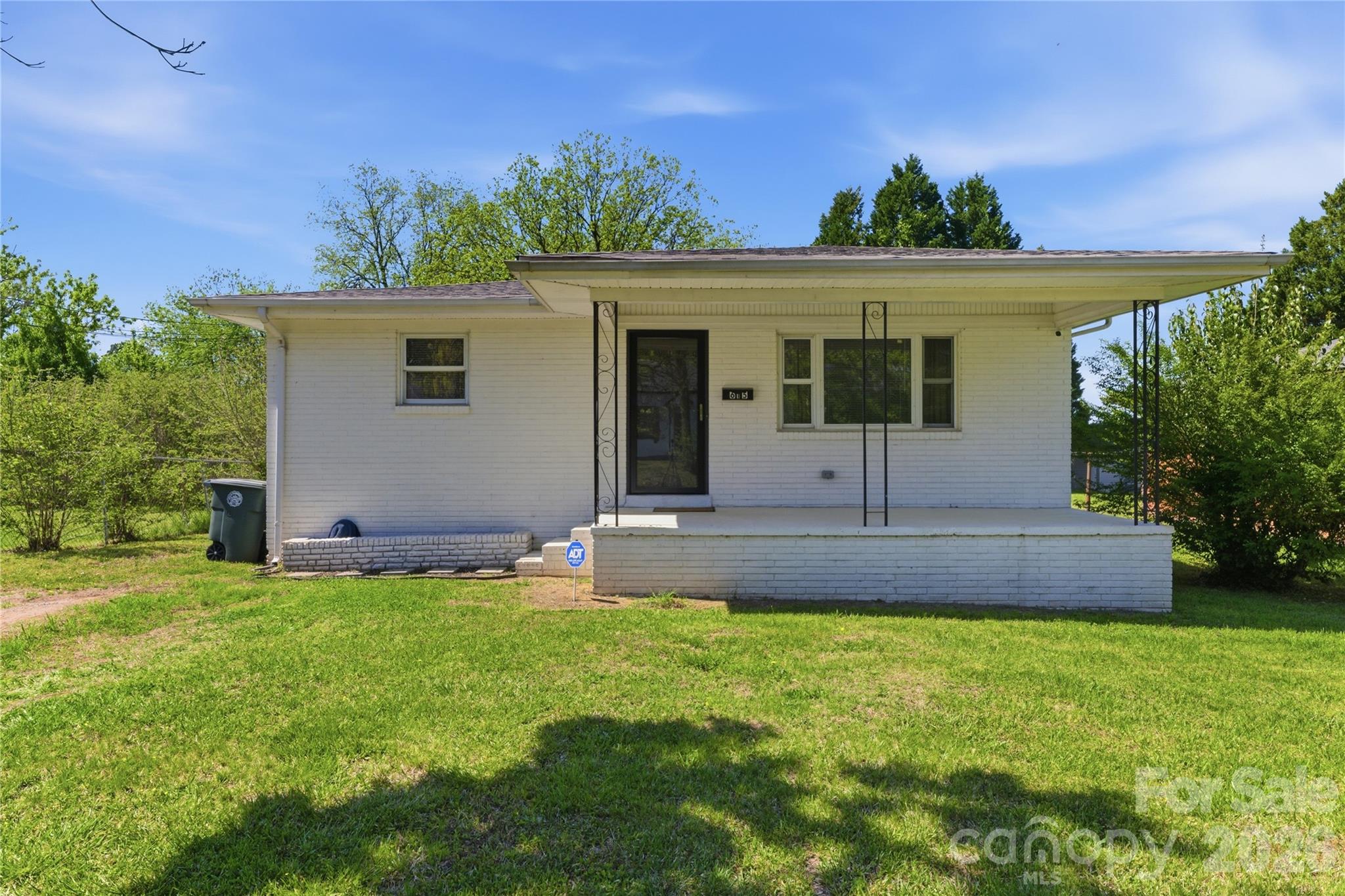 615 W Marsh Street Property Photo 1