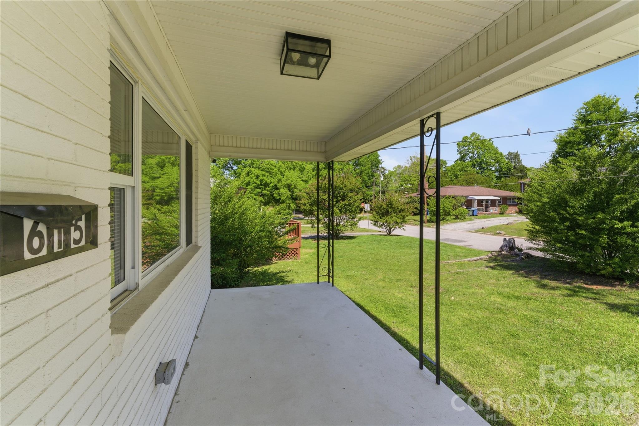 615 W Marsh Street Property Photo 3