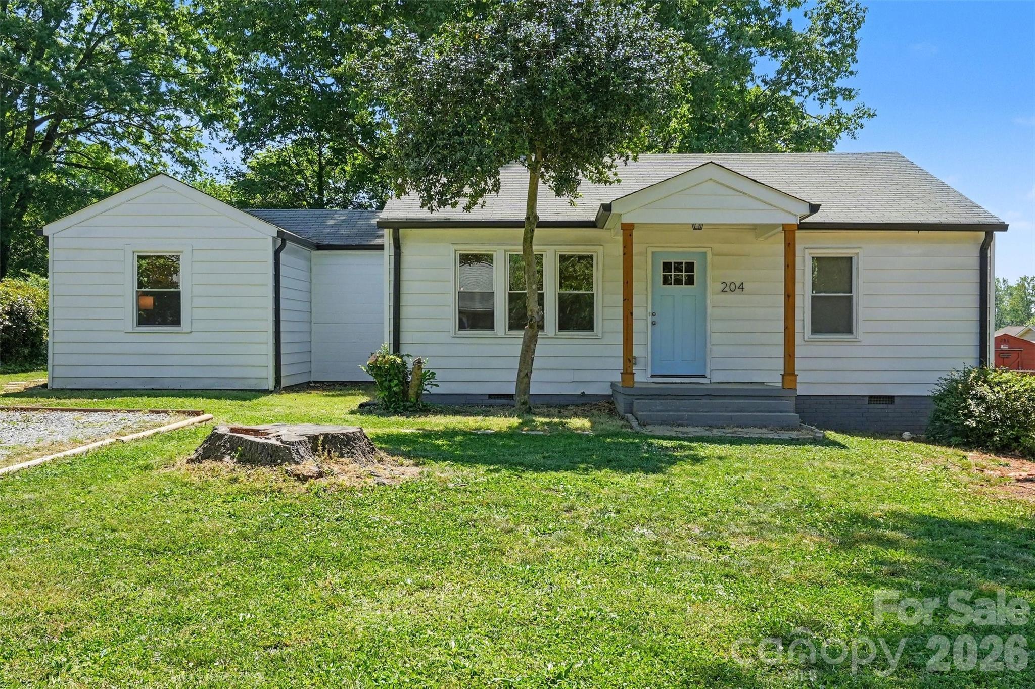 204 N Oak Street Property Photo 1