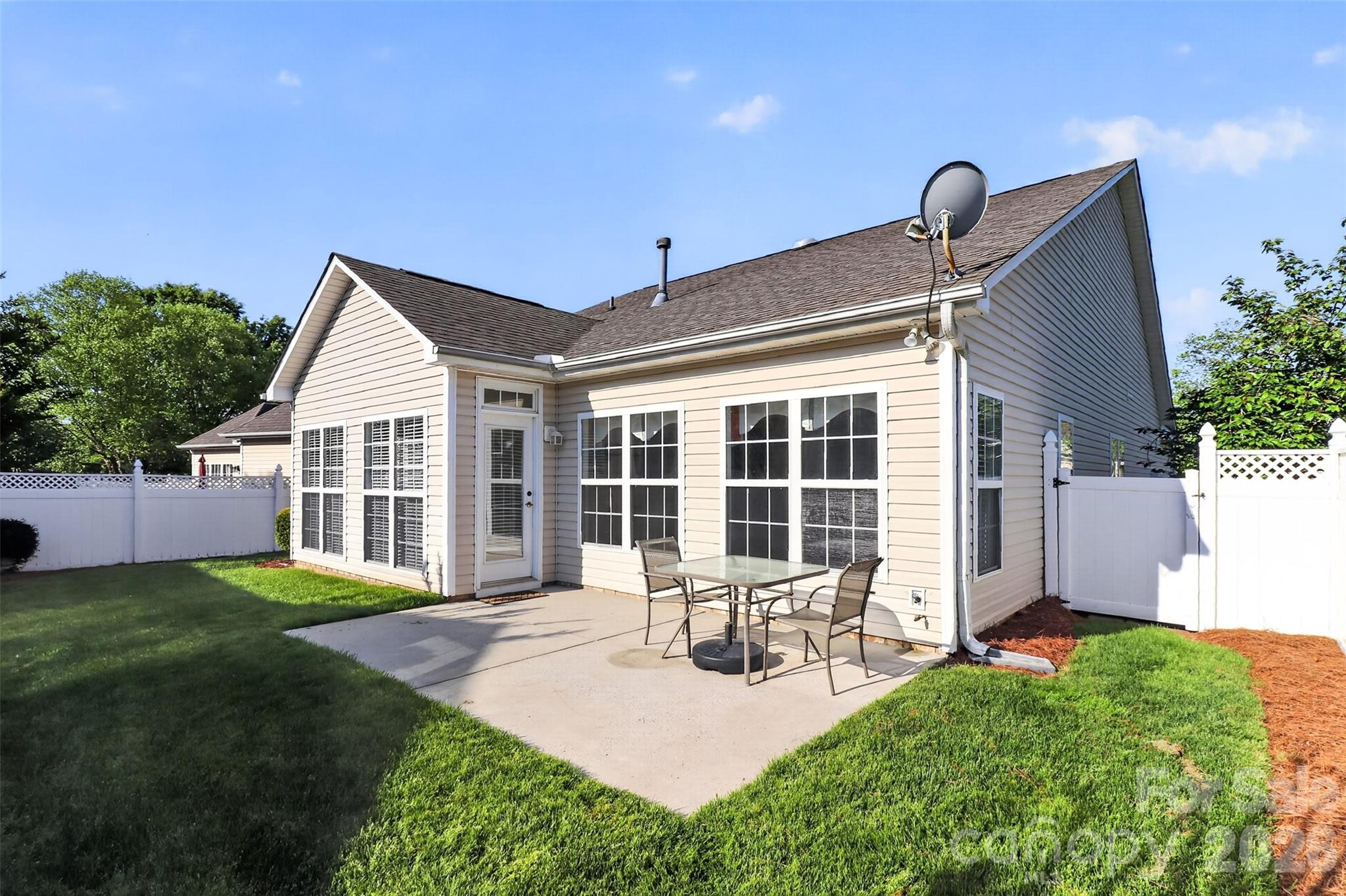 2525 Old Ashworth Lane Property Photo 4