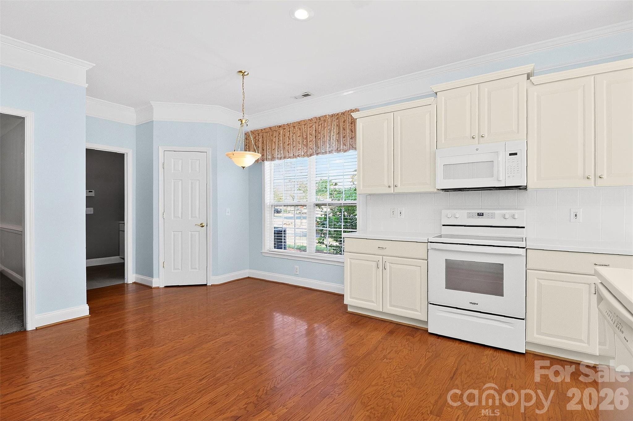 2525 Old Ashworth Lane Property Photo 12