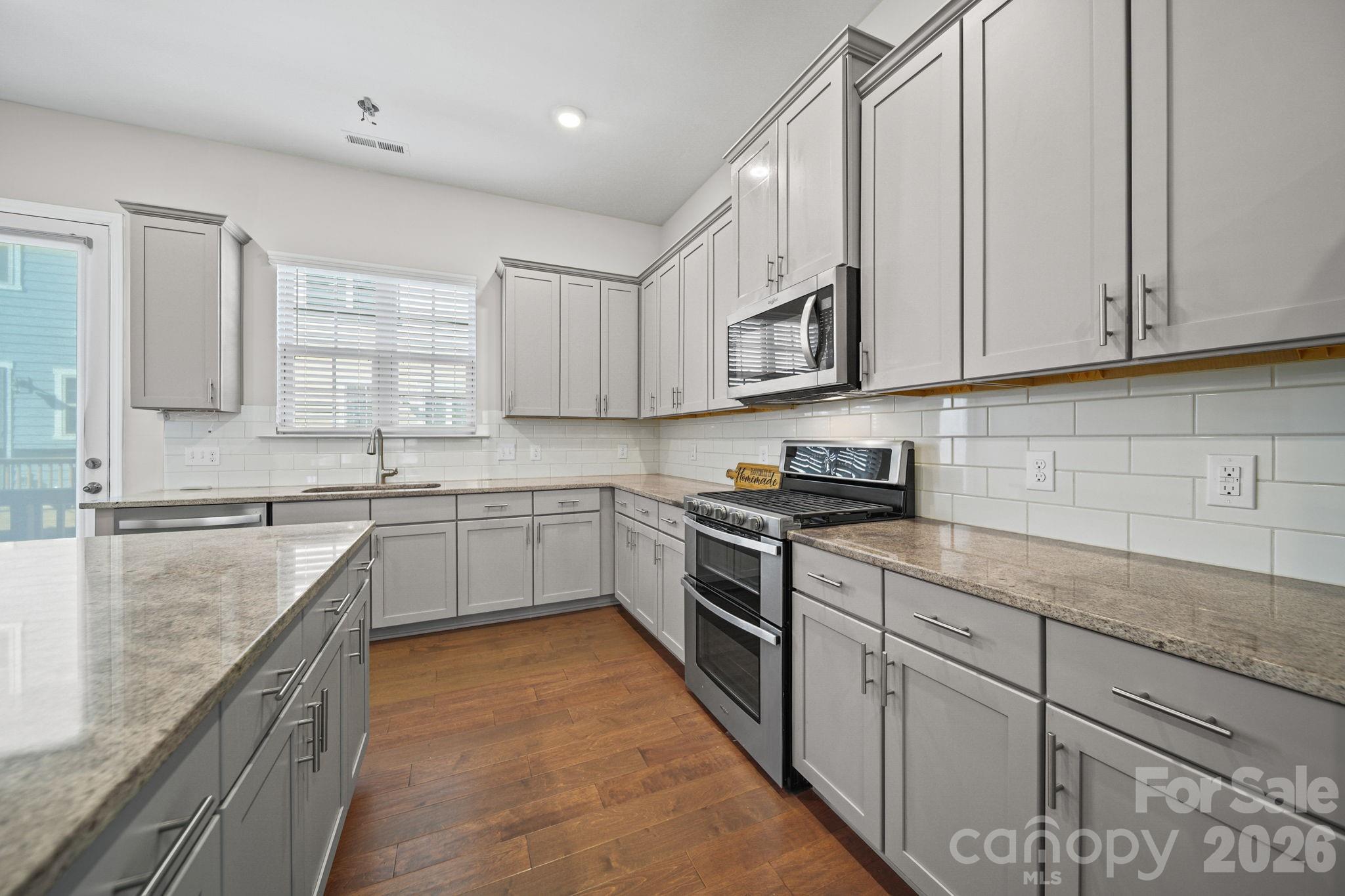 928 Bexton Street Property Photo 9