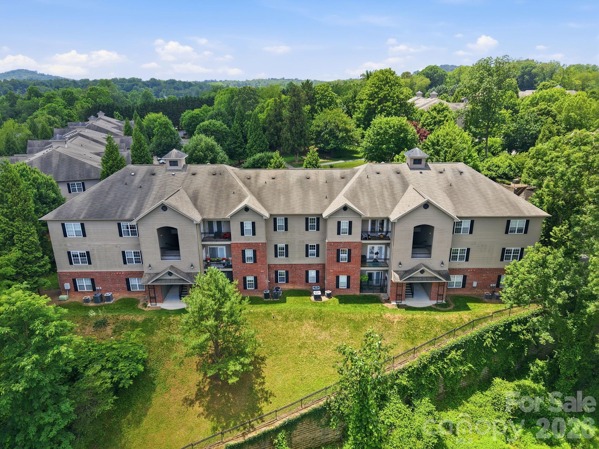 528 Appeldoorn Circle Property Photo 1