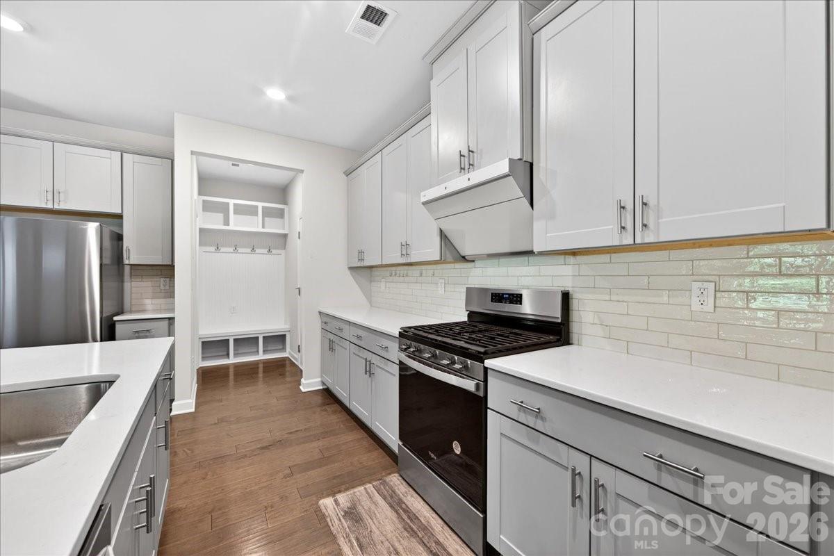 1220 Gossamer Hill Drive Property Photo 16