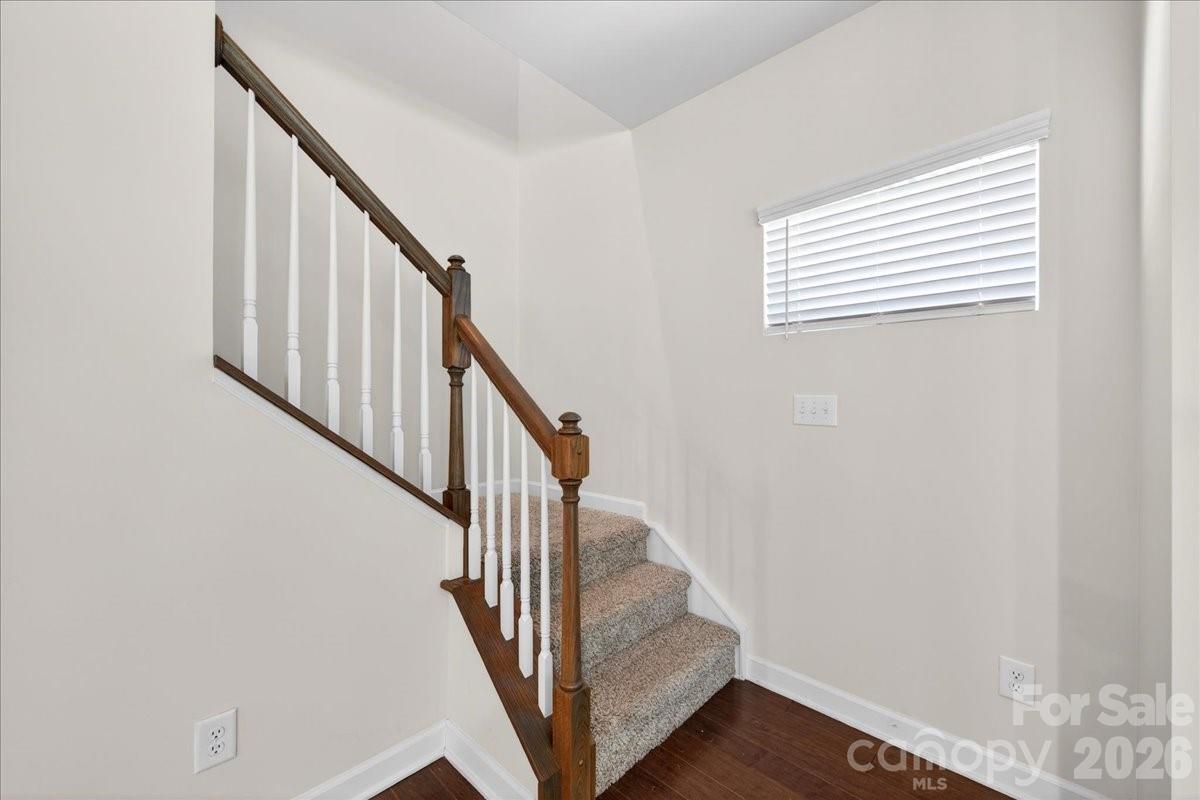 1220 Gossamer Hill Drive Property Photo 23