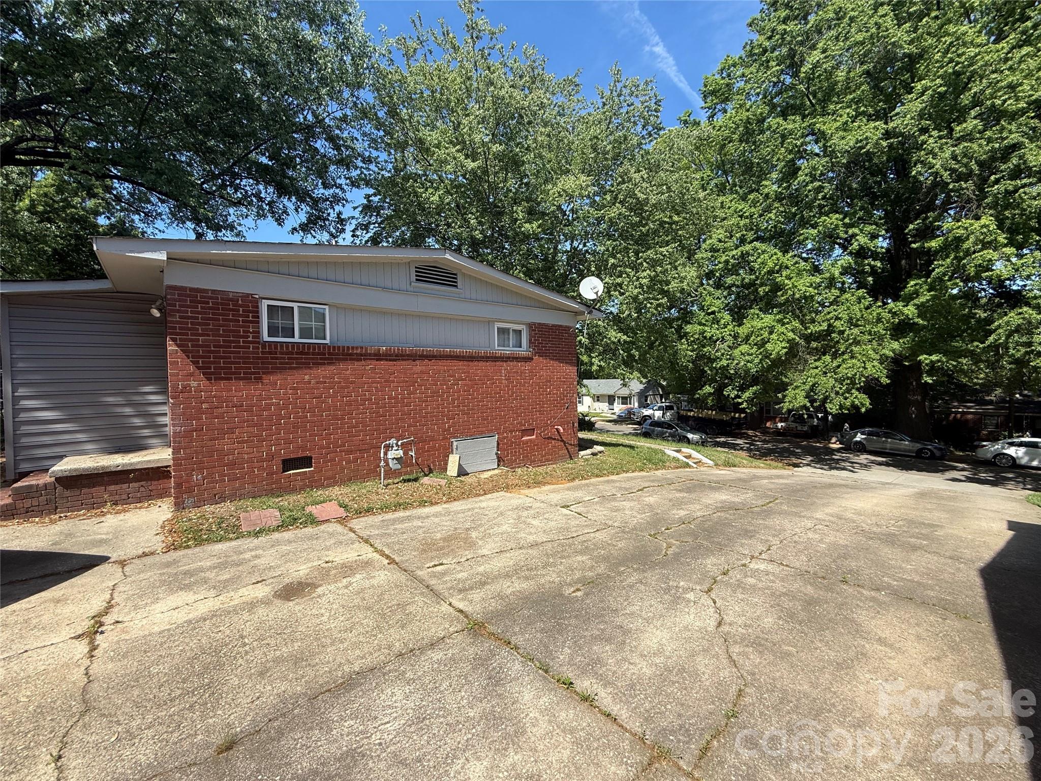 4147 Welling Avenue Property Photo 2