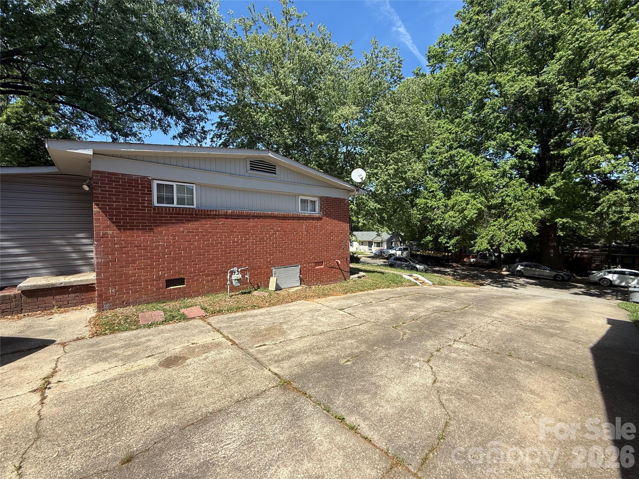 4147 Welling Avenue Property Photo 3