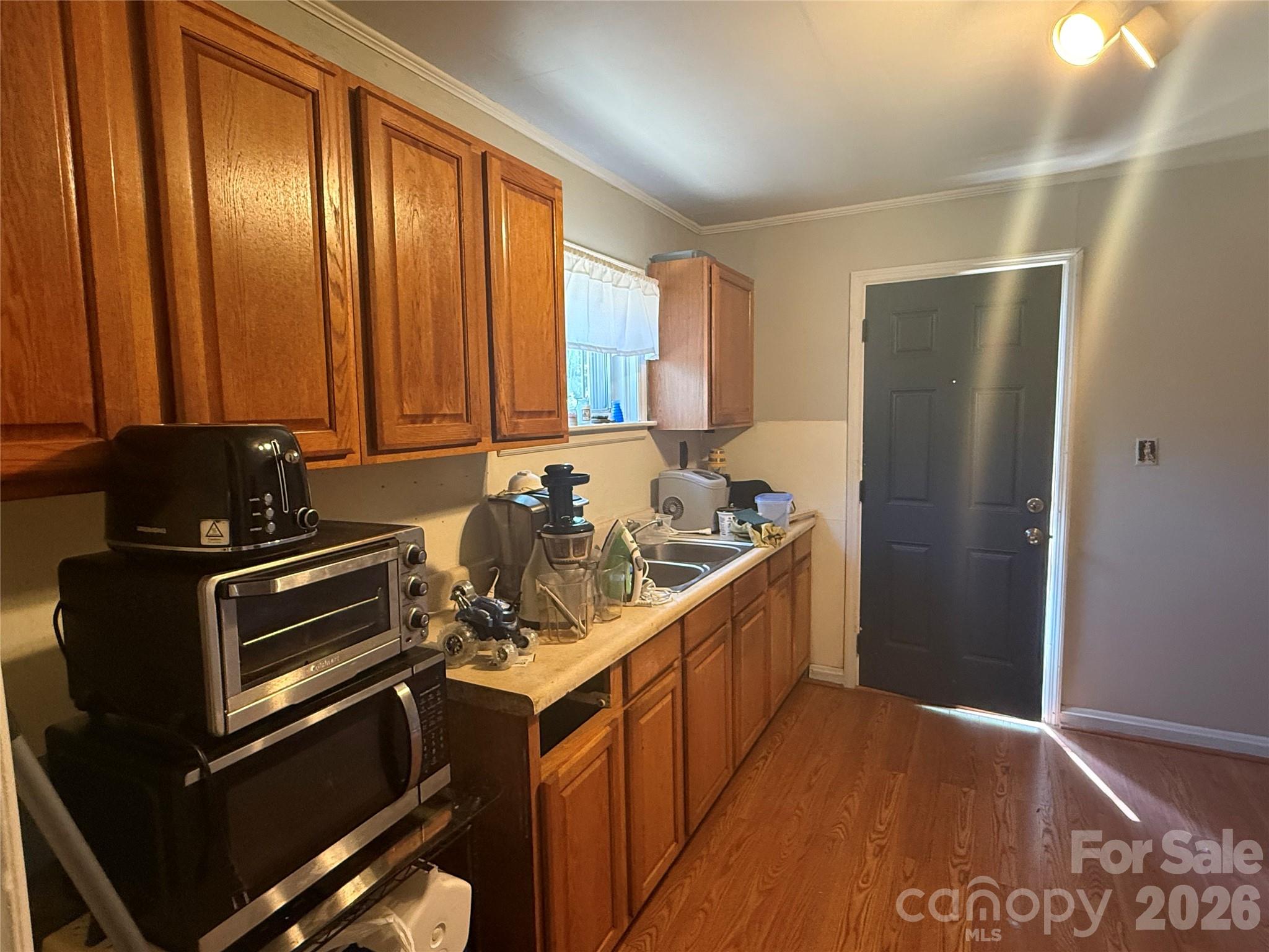4147 Welling Avenue Property Photo 6