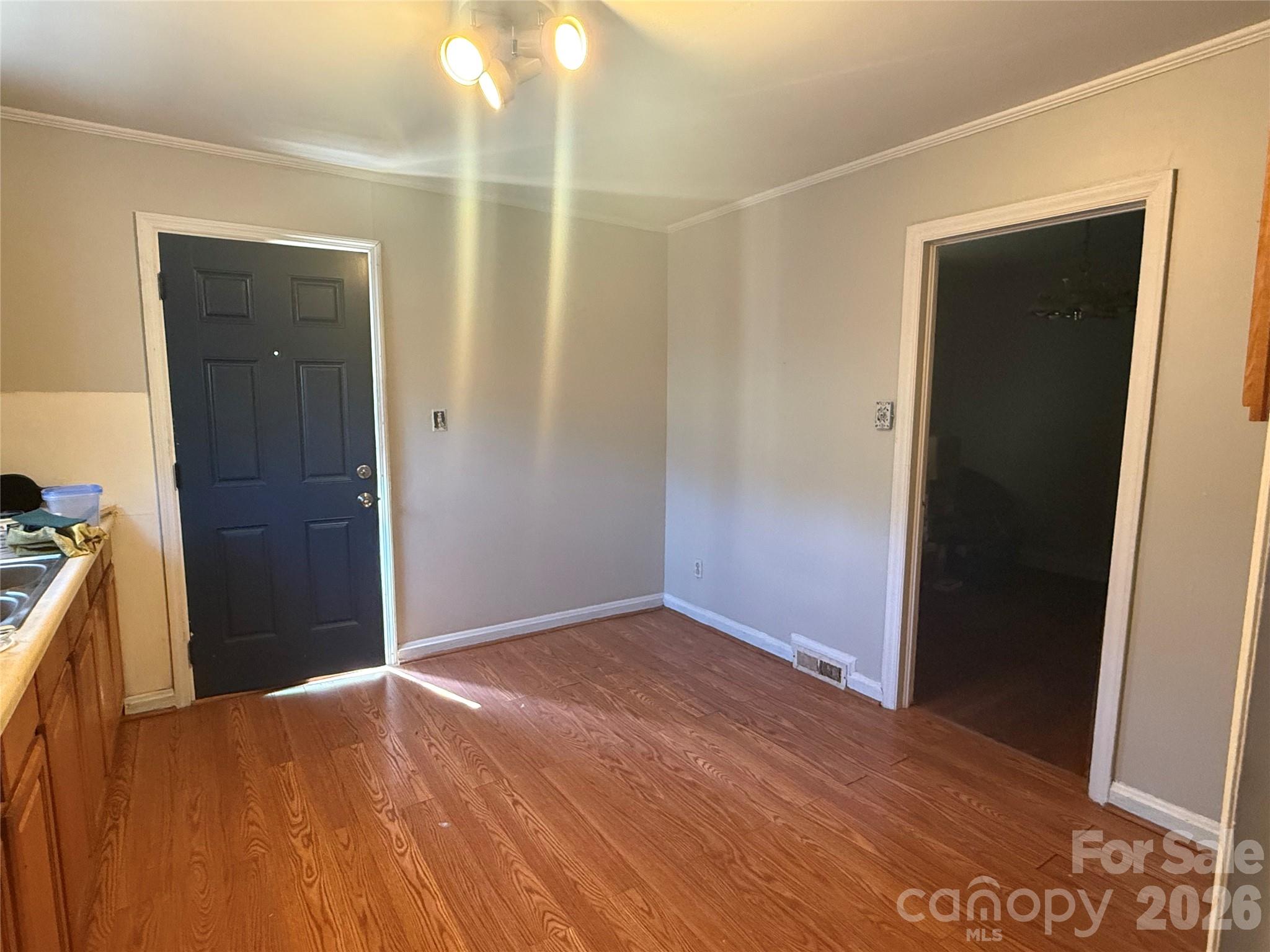 4147 Welling Avenue Property Photo 9
