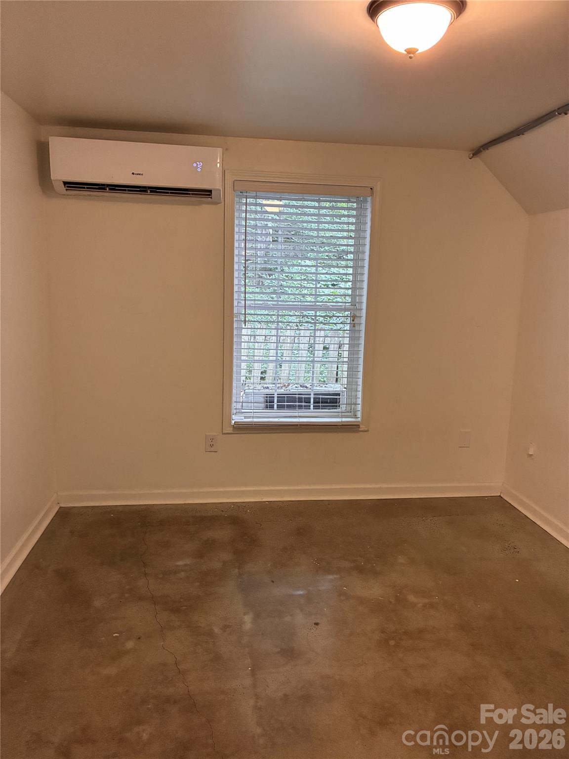 13 Castle Street Property Photo 38