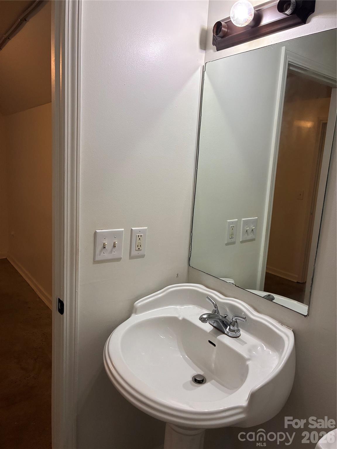 13 Castle Street Property Photo 40