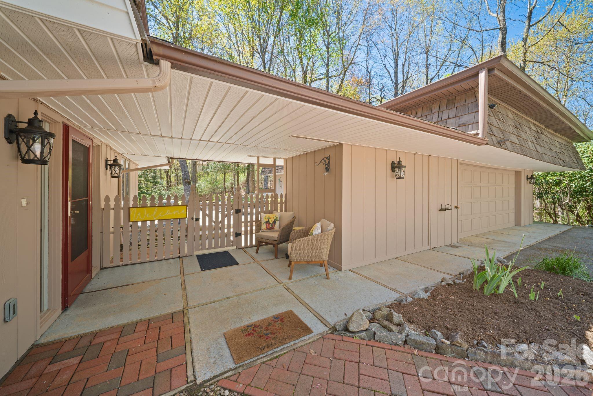 363 S Sequoyah Lane Property Photo 4