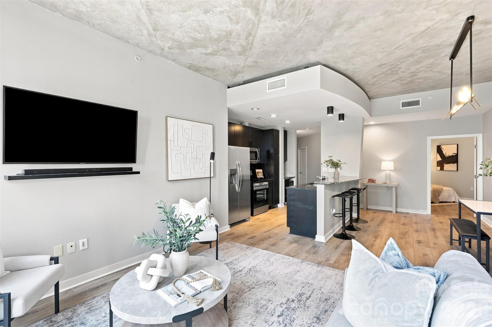 210 N Church Street 1807 Property Photo 4
