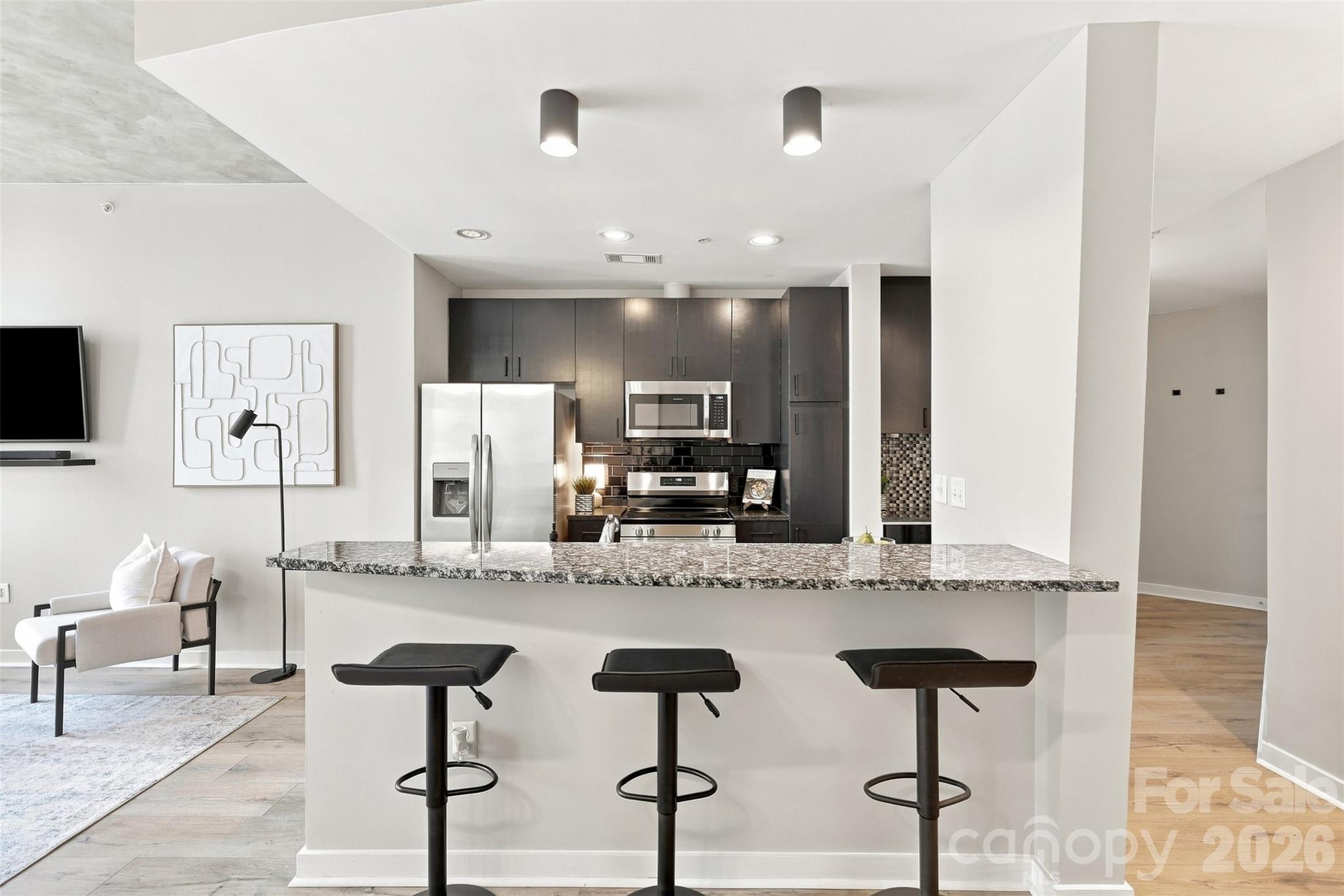 210 N Church Street 1807 Property Photo 8