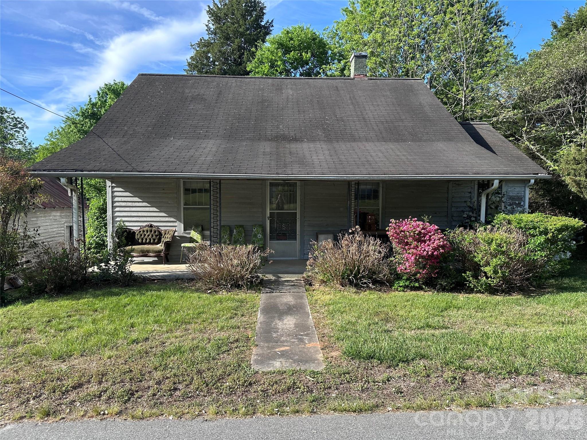 138 Hemlock Street Property Photo 2