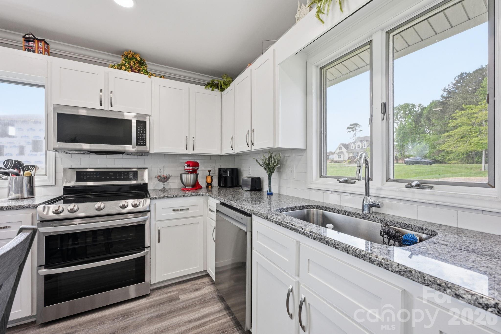 8029 Lucky Creek Lane Property Photo 7
