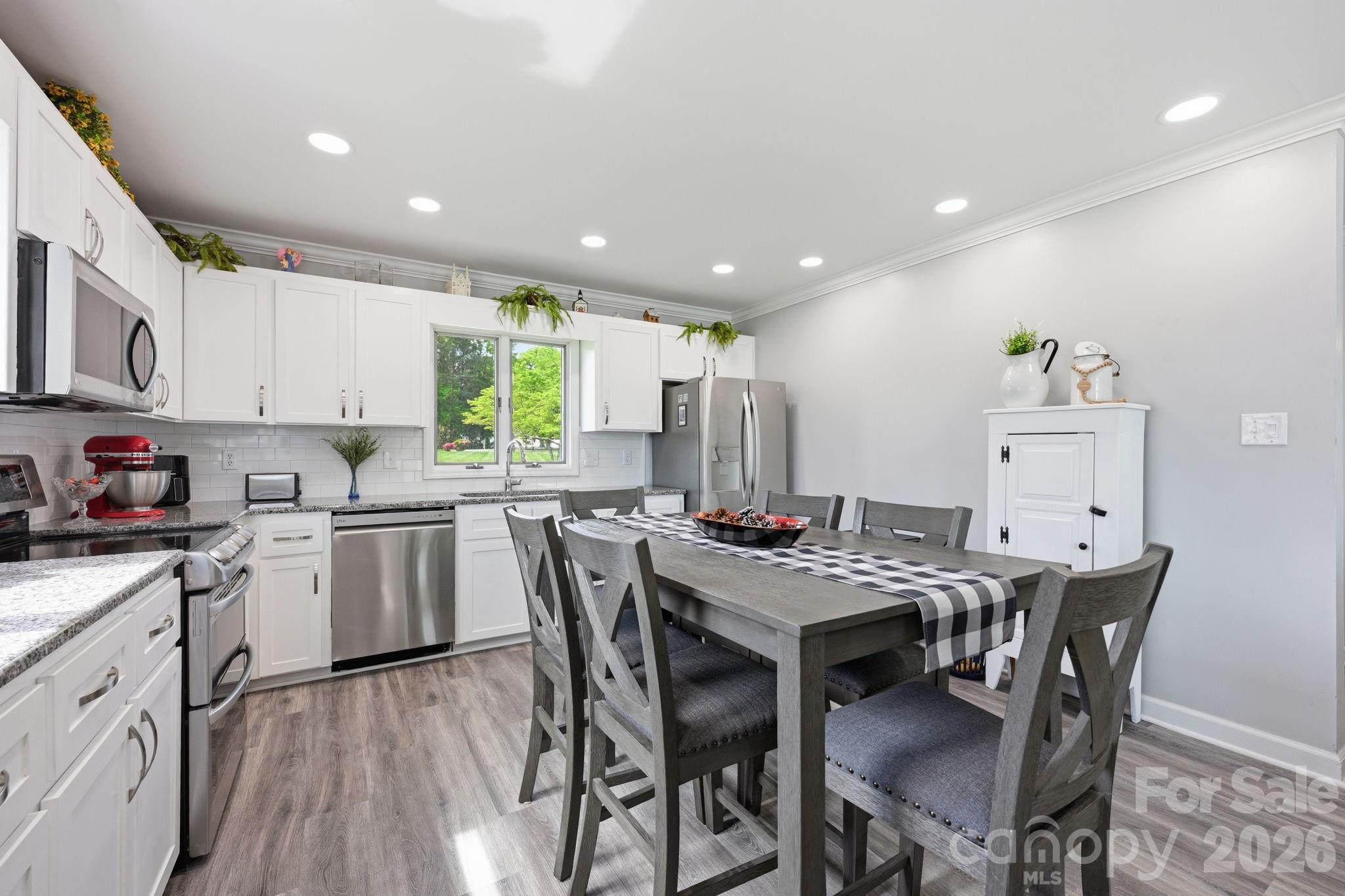 8029 Lucky Creek Lane Property Photo 8