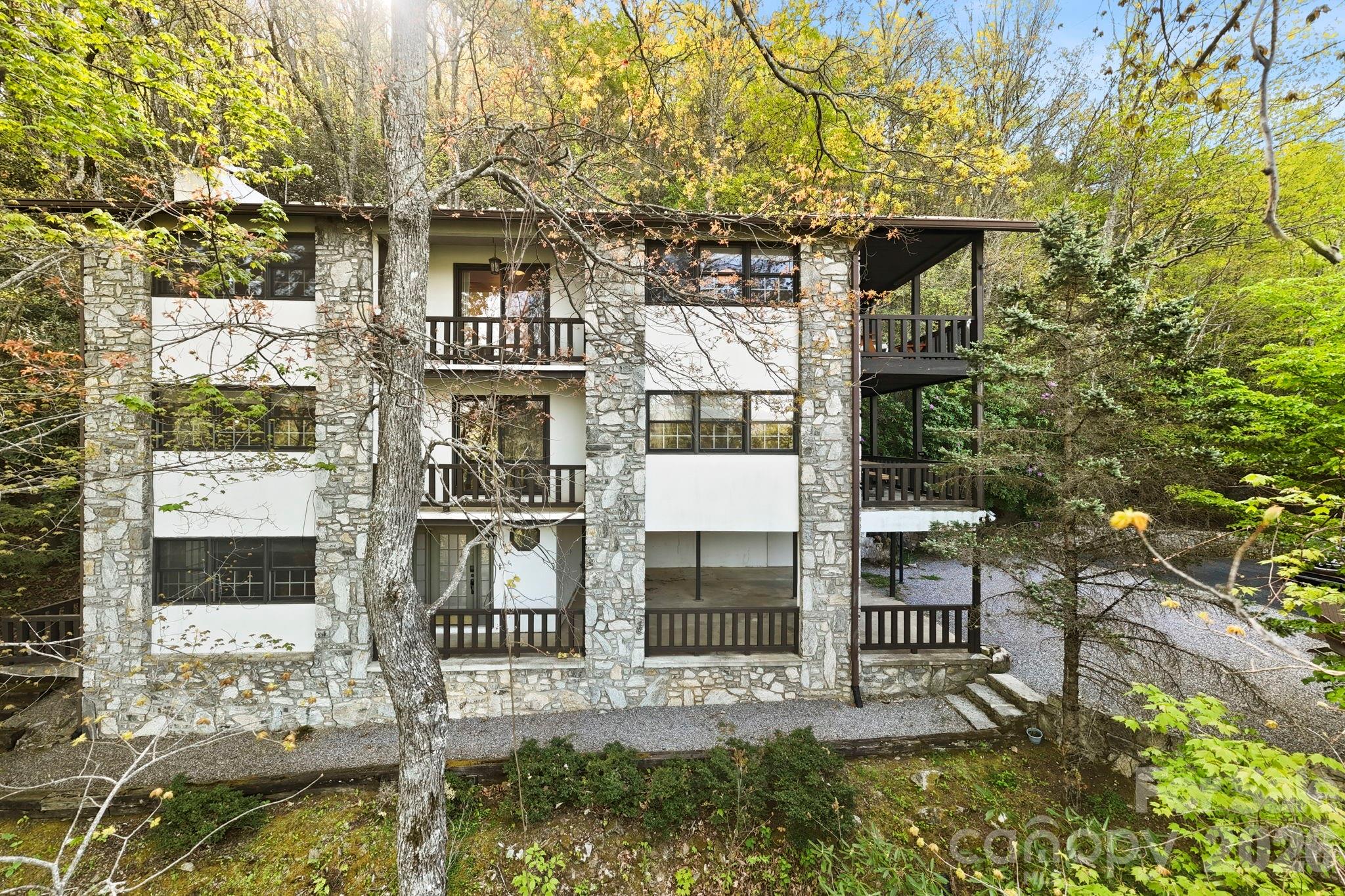 821 Summit Drive Property Photo 35