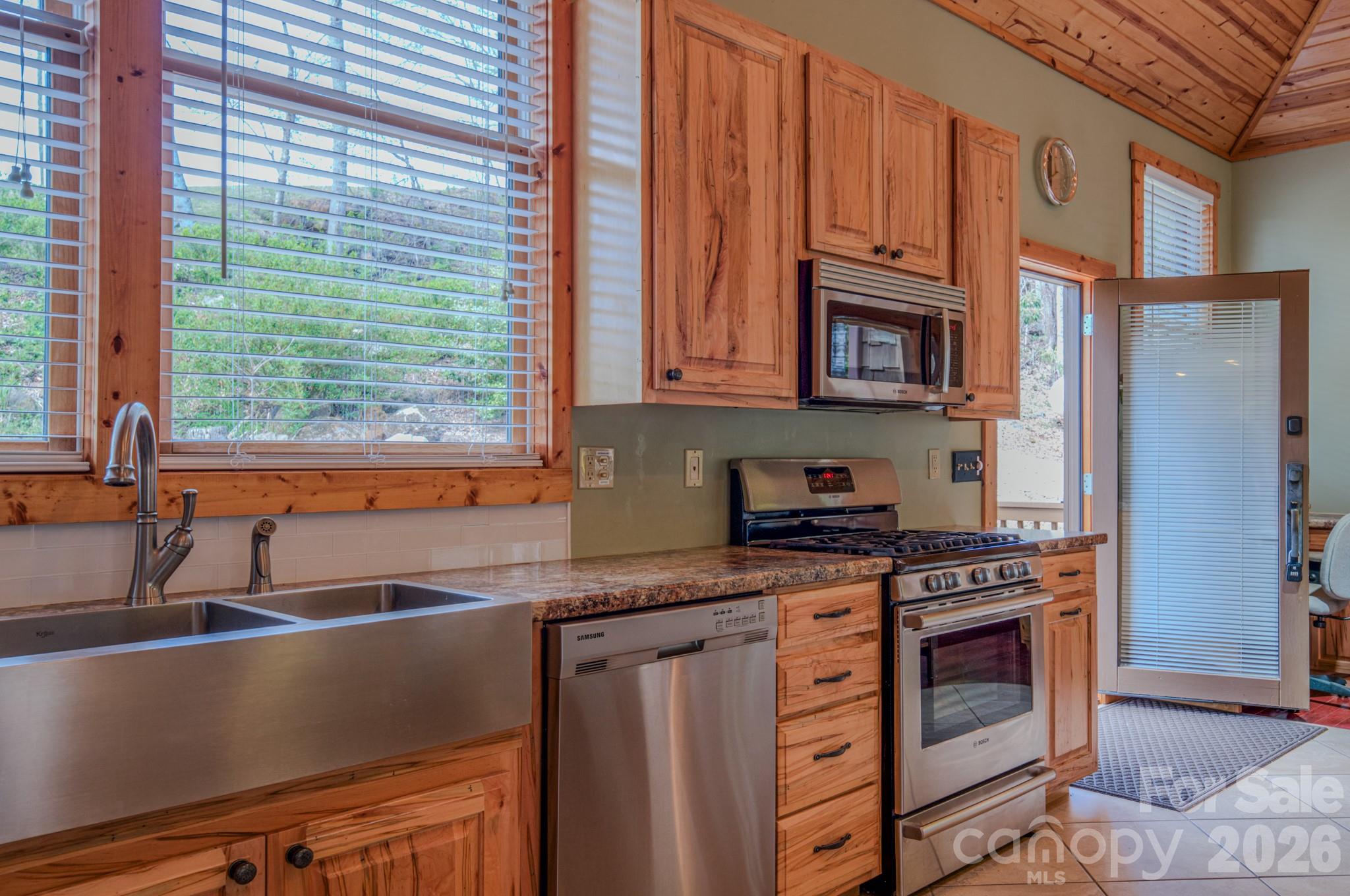 426 Cook Town Road Property Photo 8