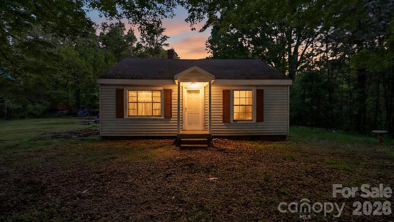 515 E Torbush Drive Property Photo 2