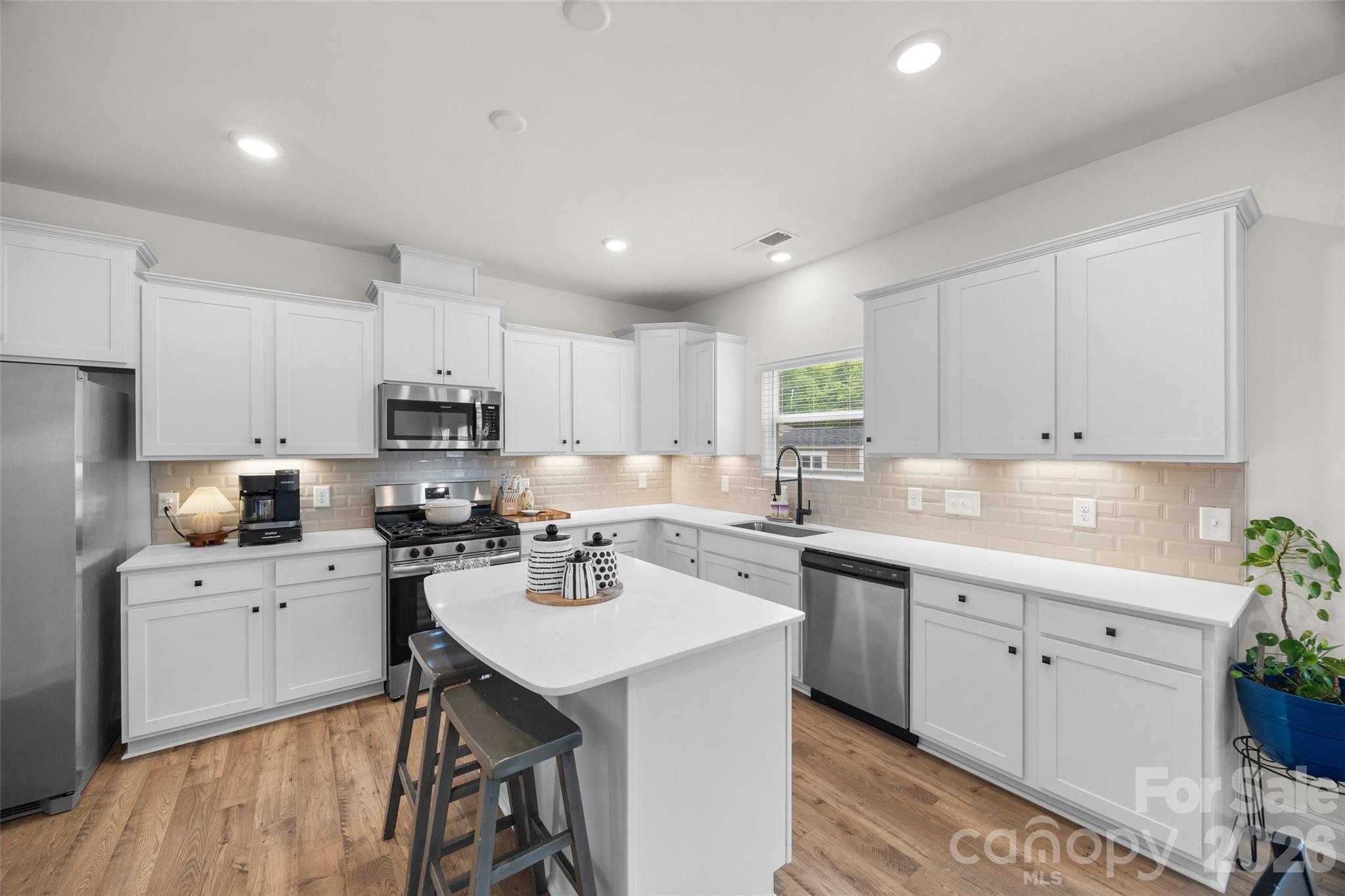 1521 Black Walnut Street Property Photo 3