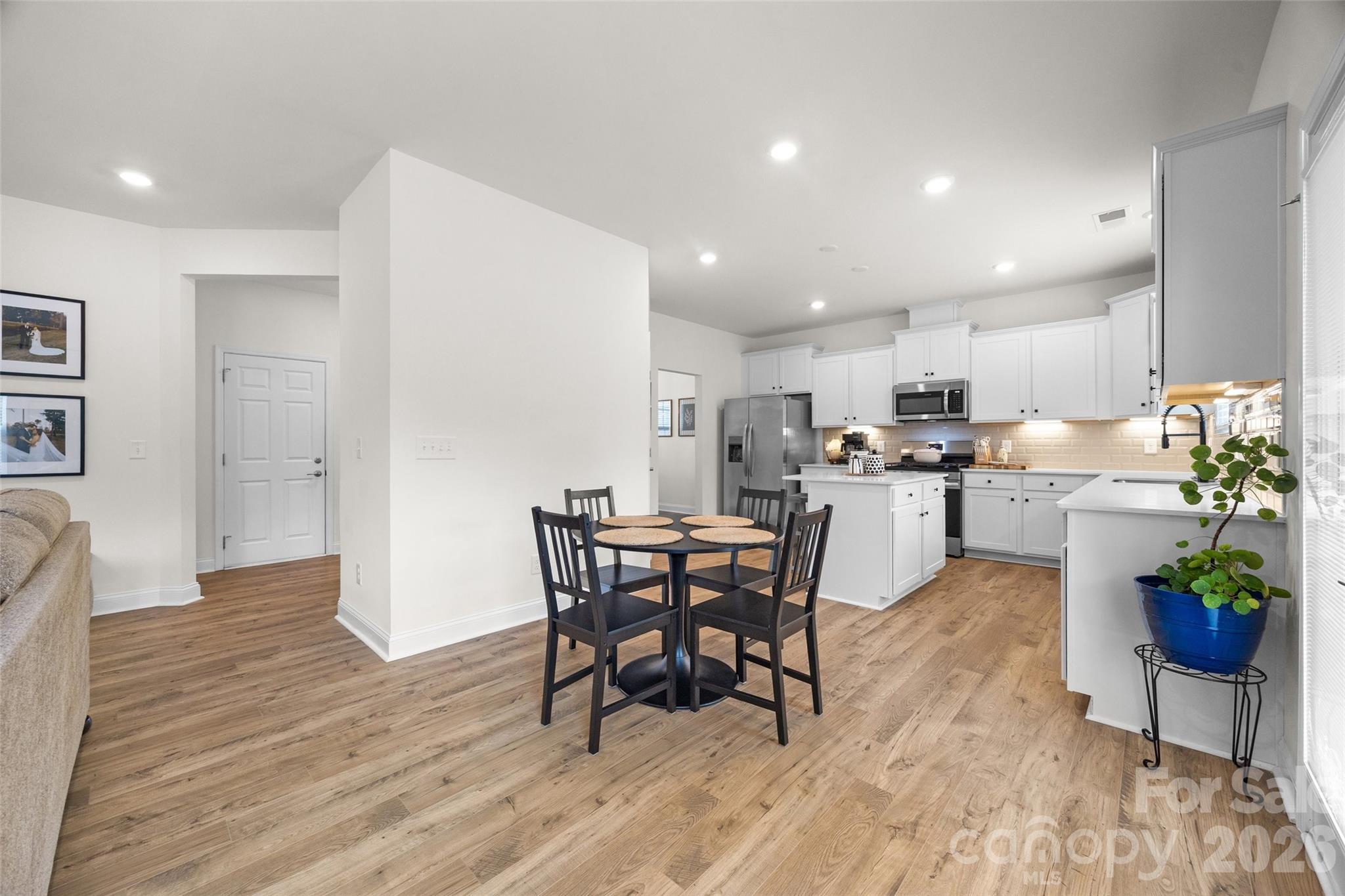 1521 Black Walnut Street Property Photo 7