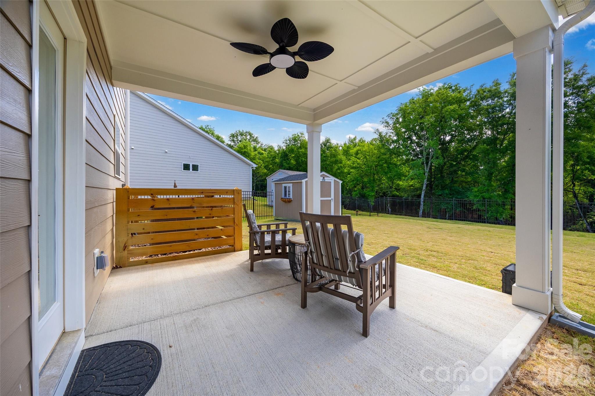 1521 Black Walnut Street Property Photo 20
