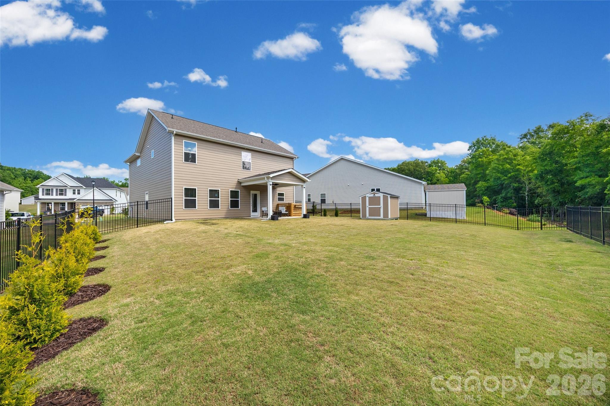 1521 Black Walnut Street Property Photo 21