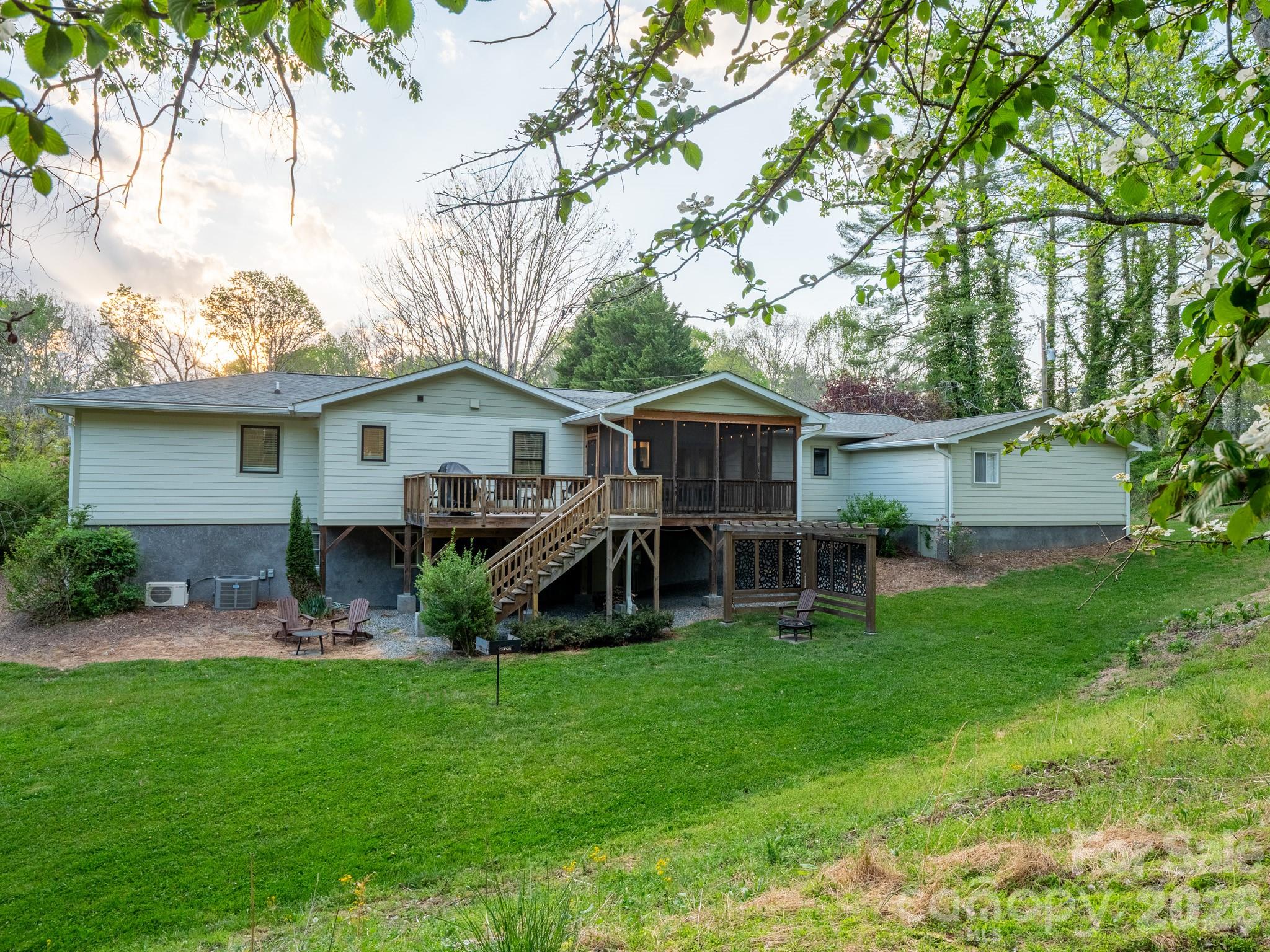 1048 Jenkins Valley Road Property Photo 1