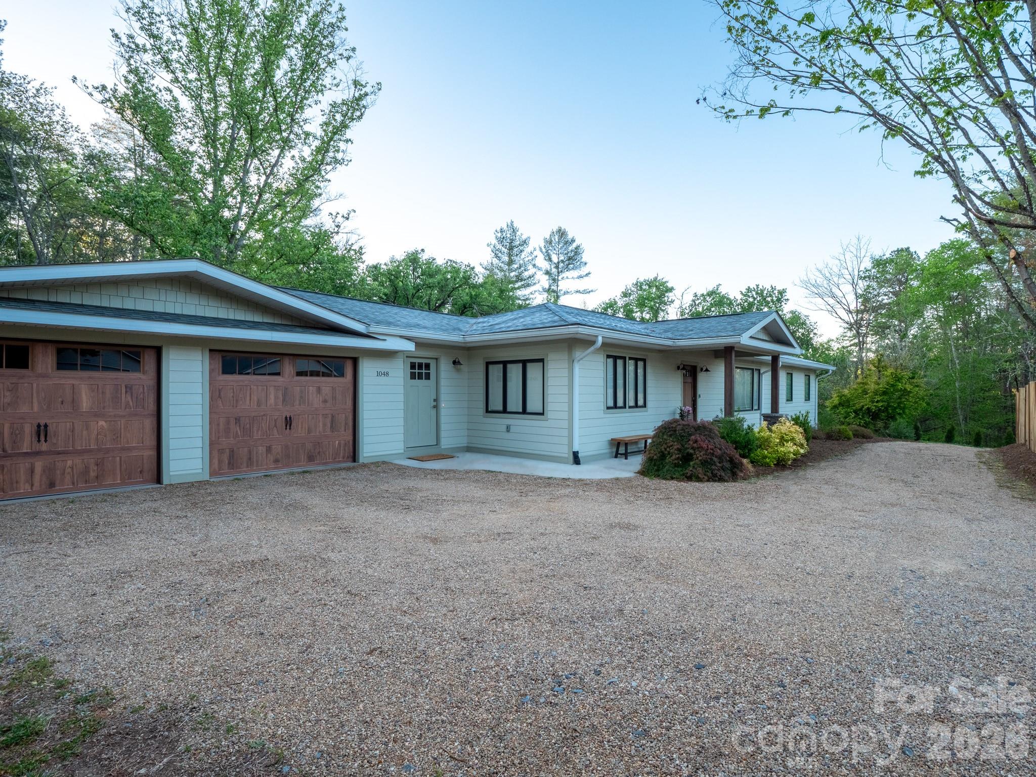 1048 Jenkins Valley Road Property Photo 2