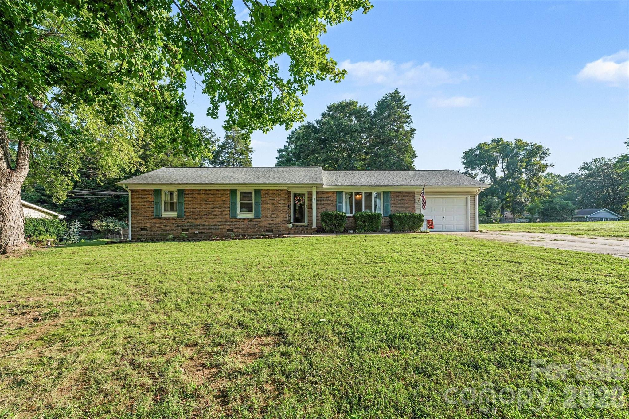 105 Stoneybrook Road Property Photo 2