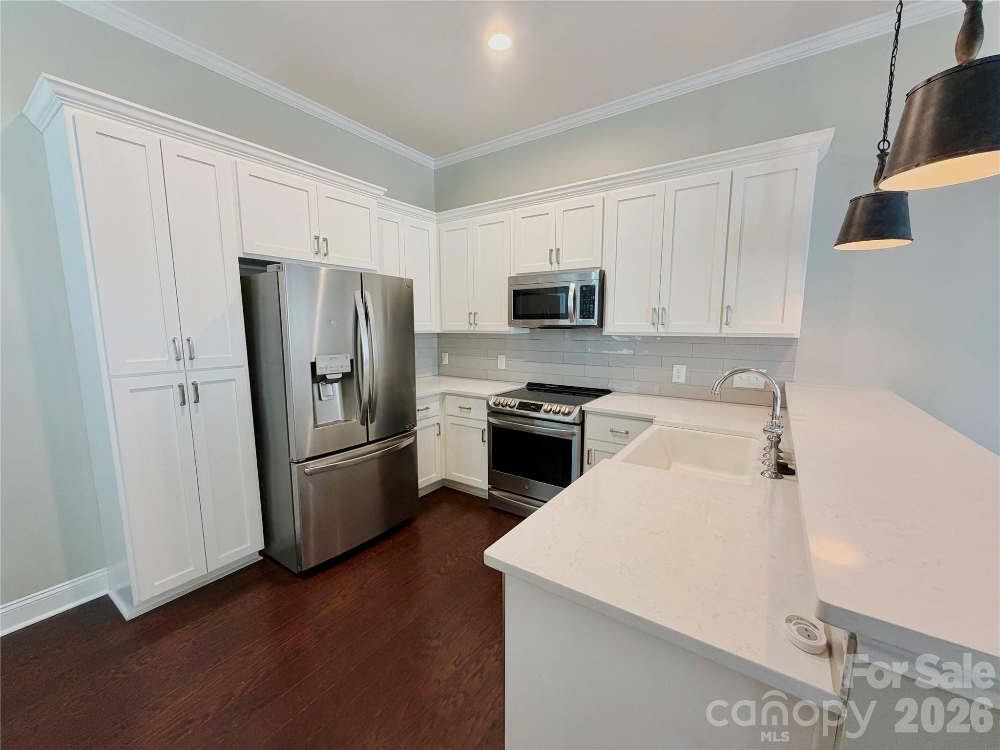 229 W G Street Property Photo 6