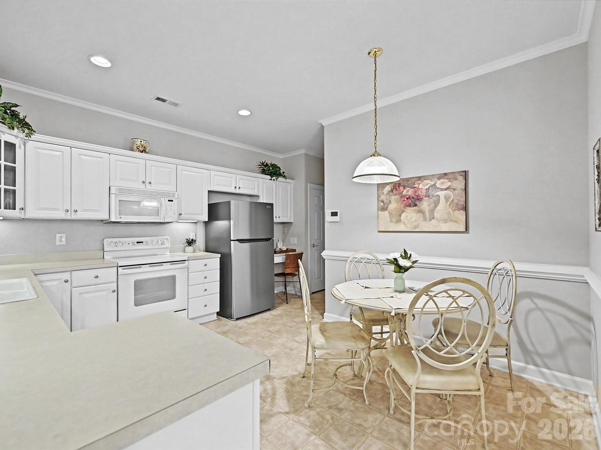 8655 Windsor Ridge Drive Property Photo 8