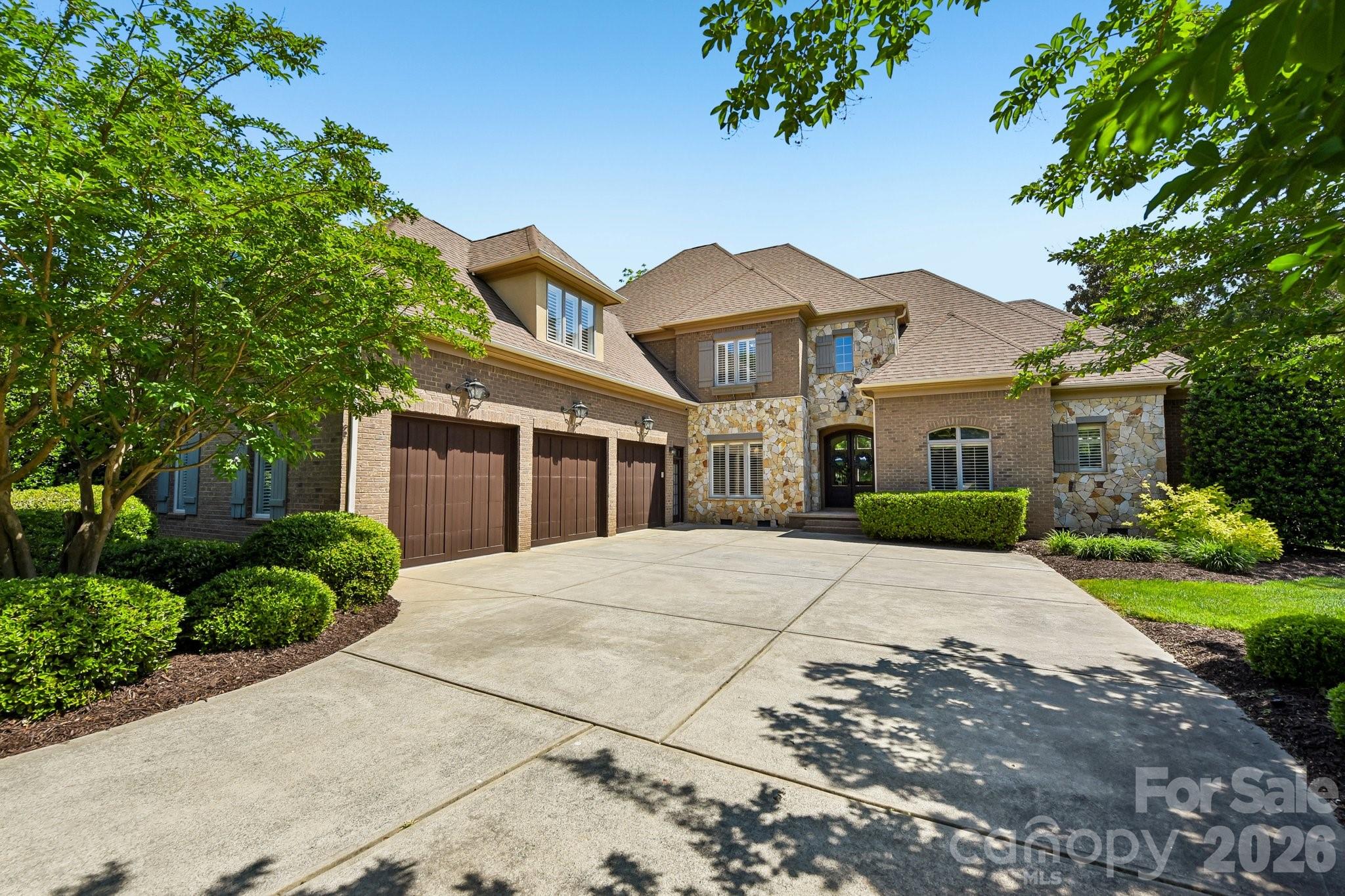 209 Glenmoor Drive Property Photo 1
