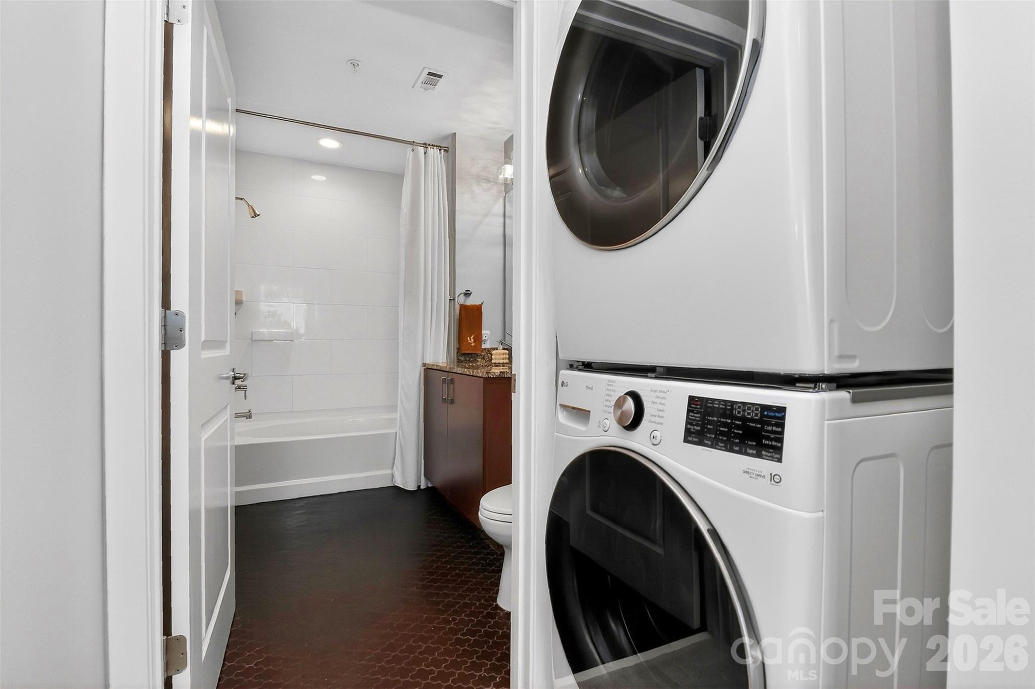 210 N Church Street 1512 Property Photo 25