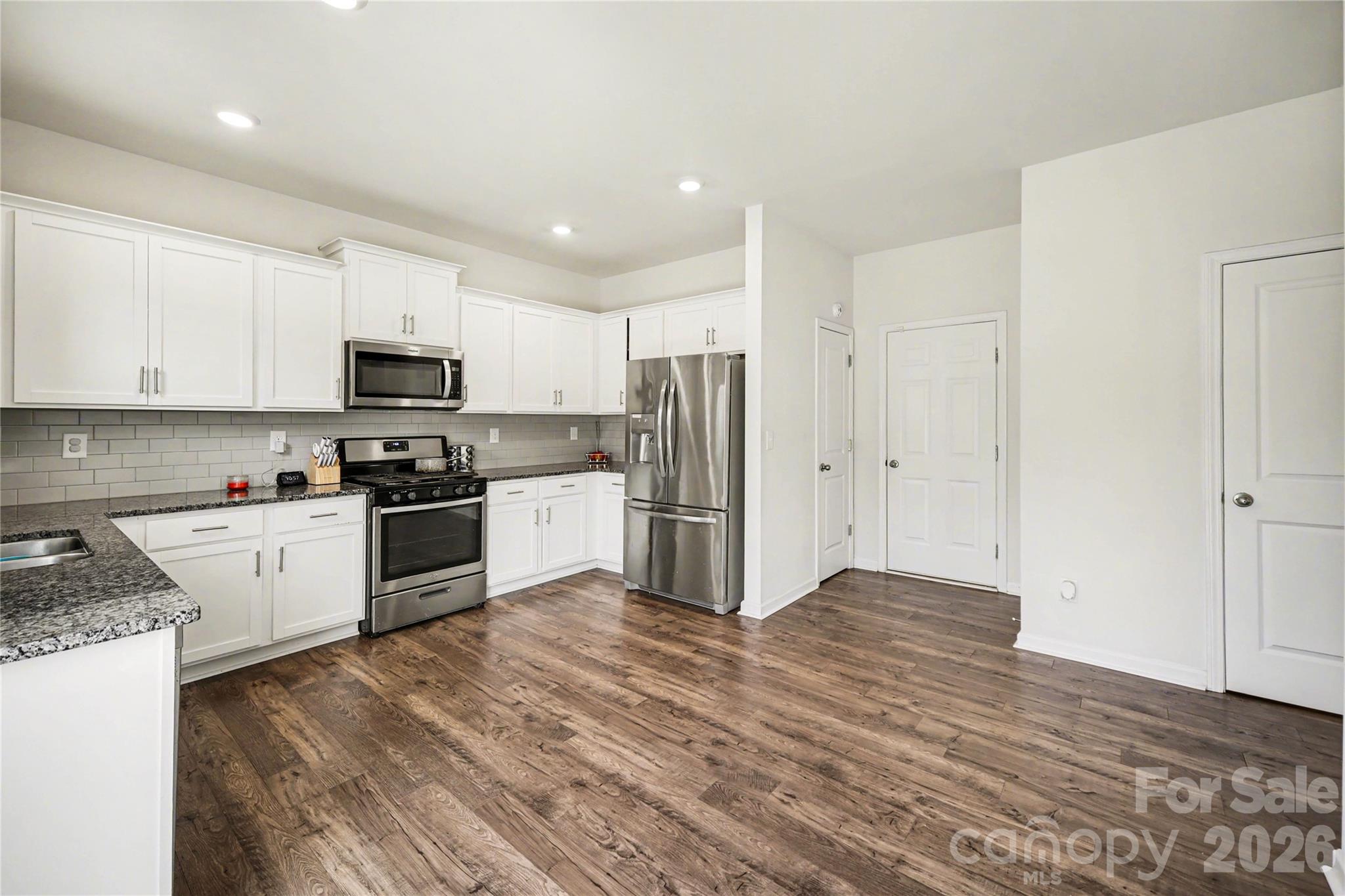828 Larmore Avenue Property Photo 7