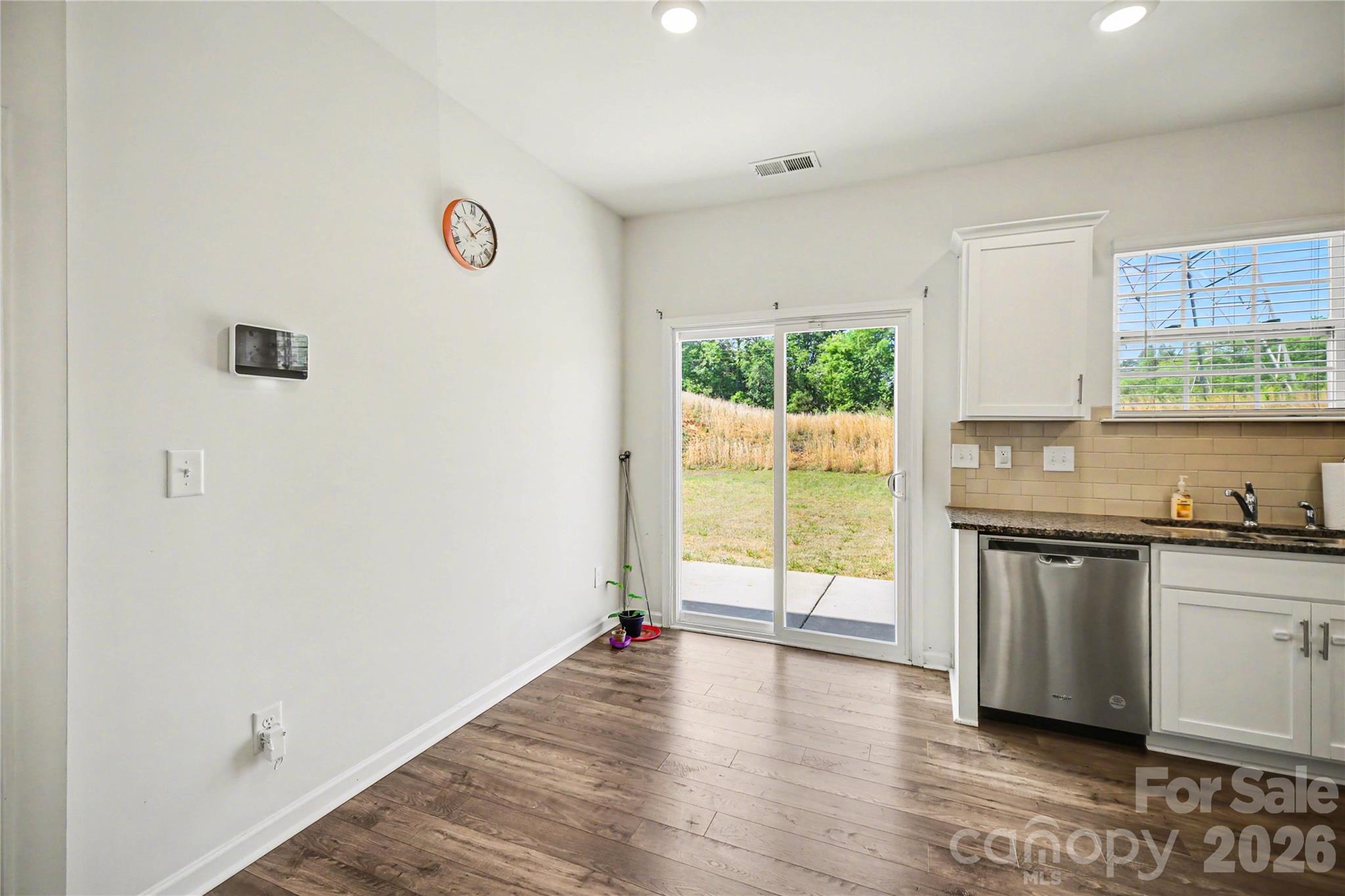 828 Larmore Avenue Property Photo 10