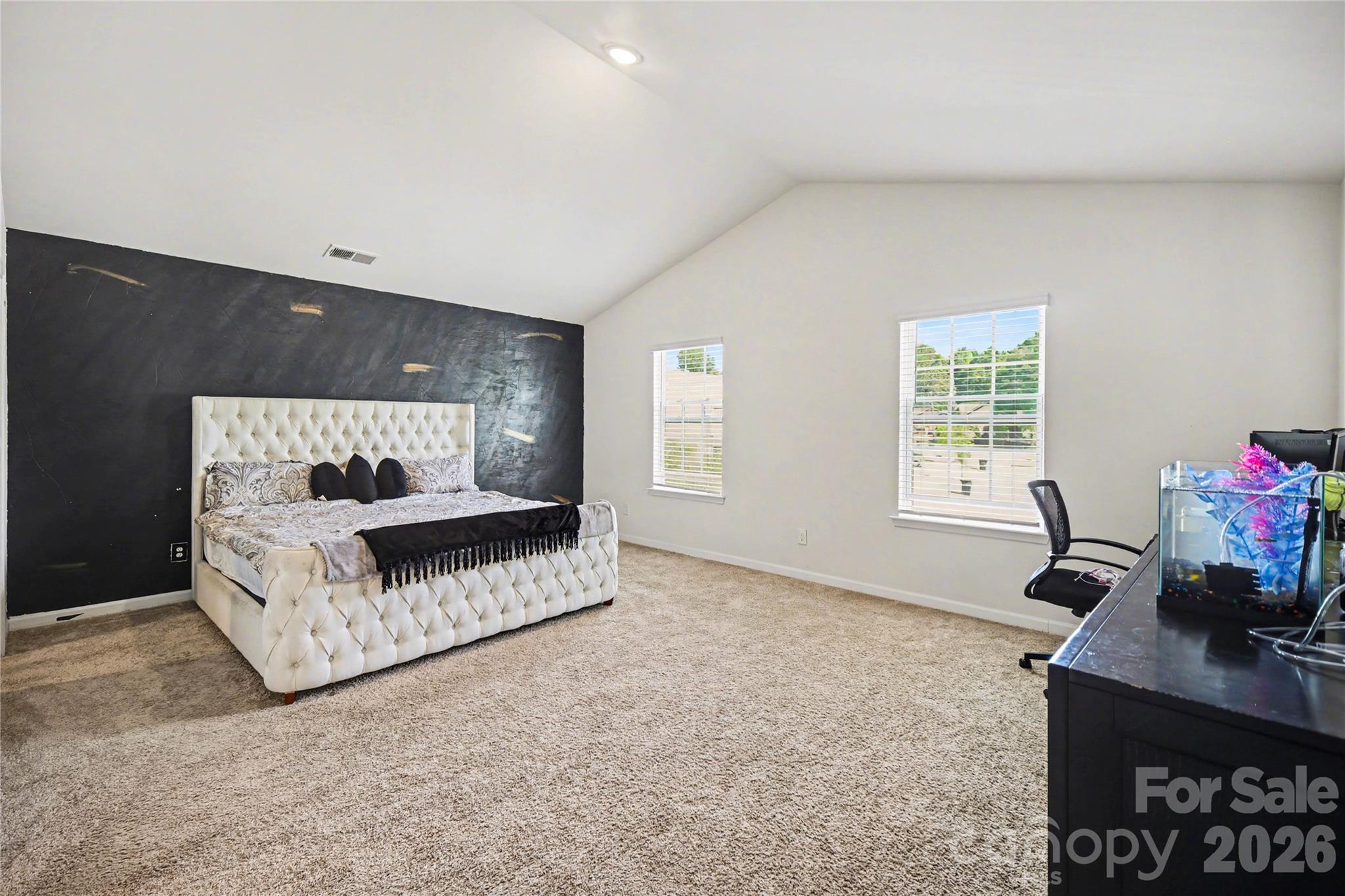 828 Larmore Avenue Property Photo 11