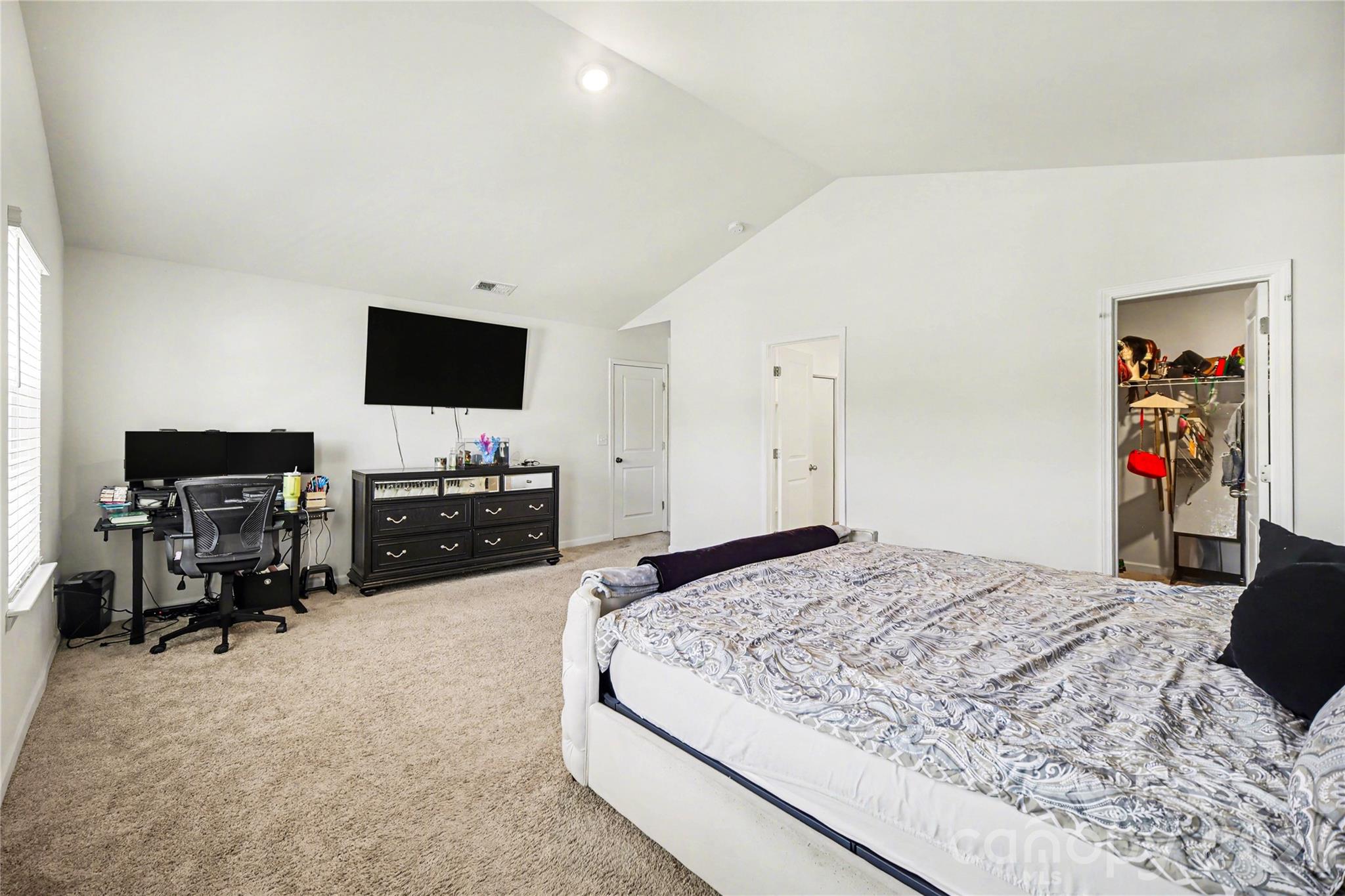 828 Larmore Avenue Property Photo 12
