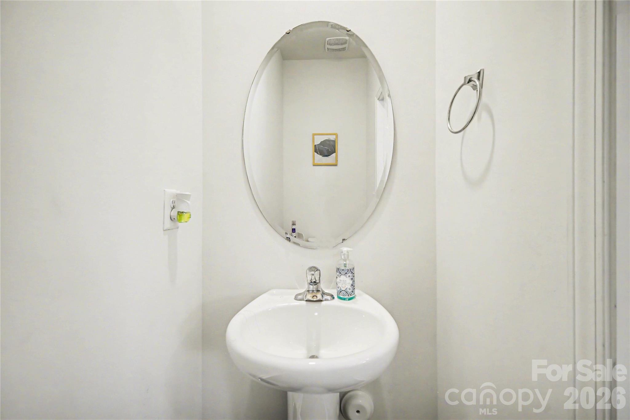 828 Larmore Avenue Property Photo 18