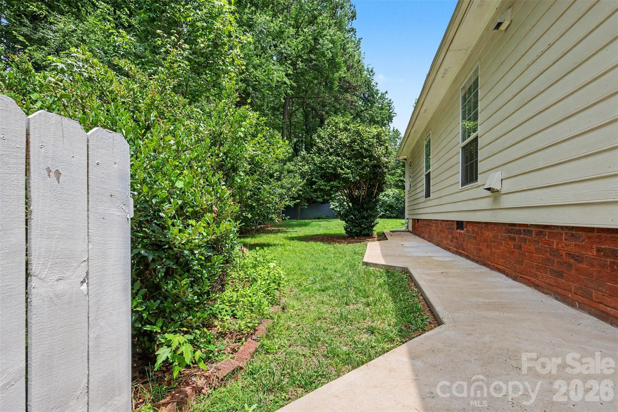 9102 Brightleaf Place Property Photo 28