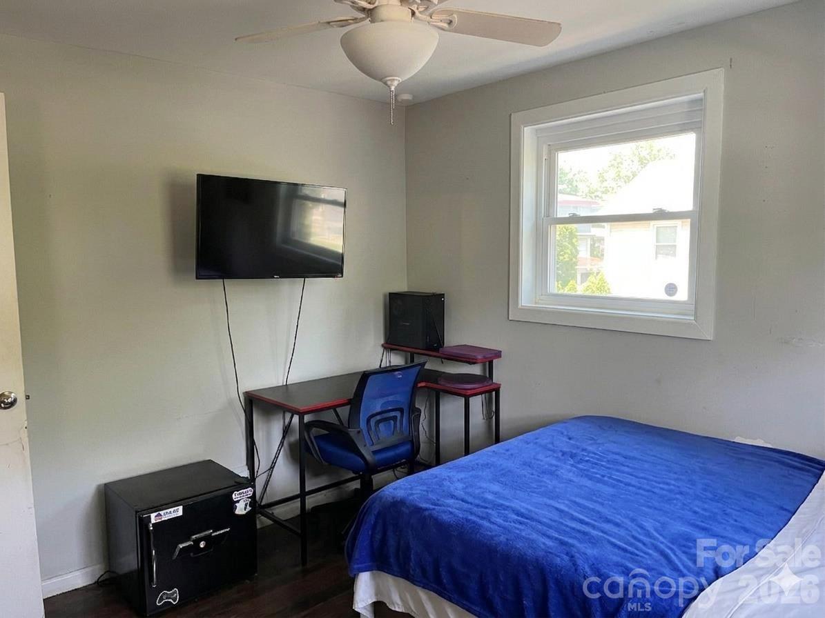 108 York Park Street Property Photo 5