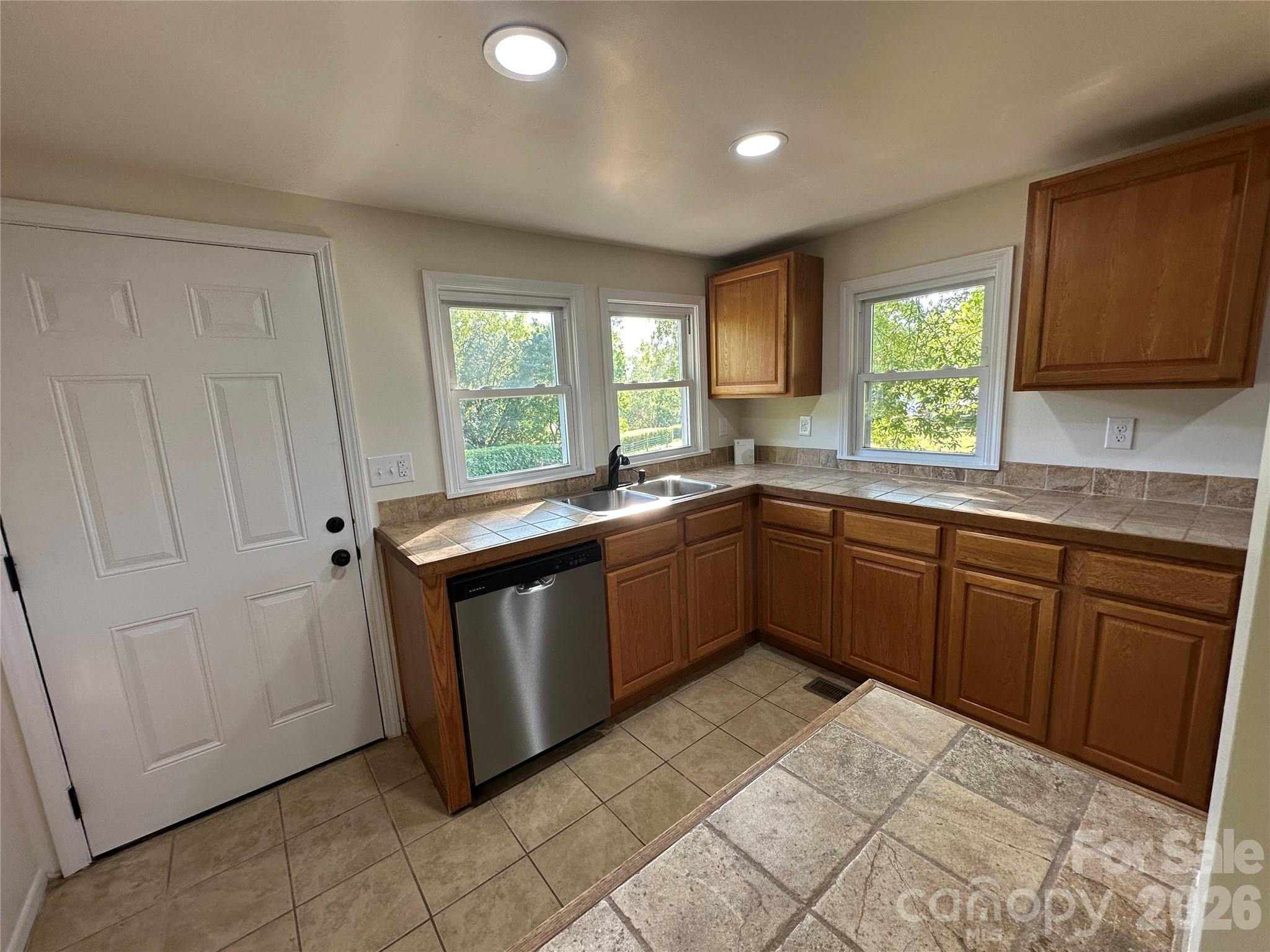 919 Orangewood Street Property Photo 10