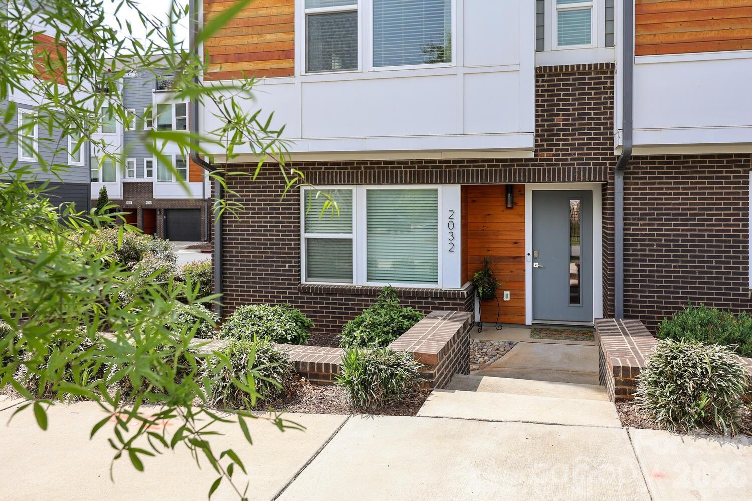 2032 Bryant Park Drive Property Photo 4