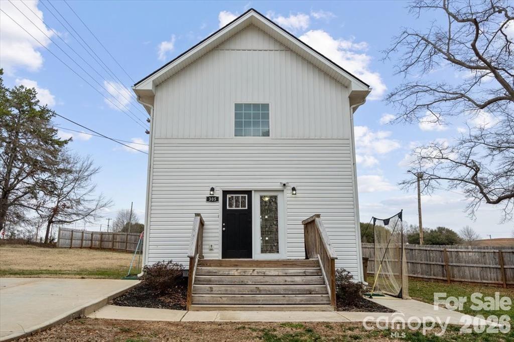 305 Wingate Court Property Photo 1