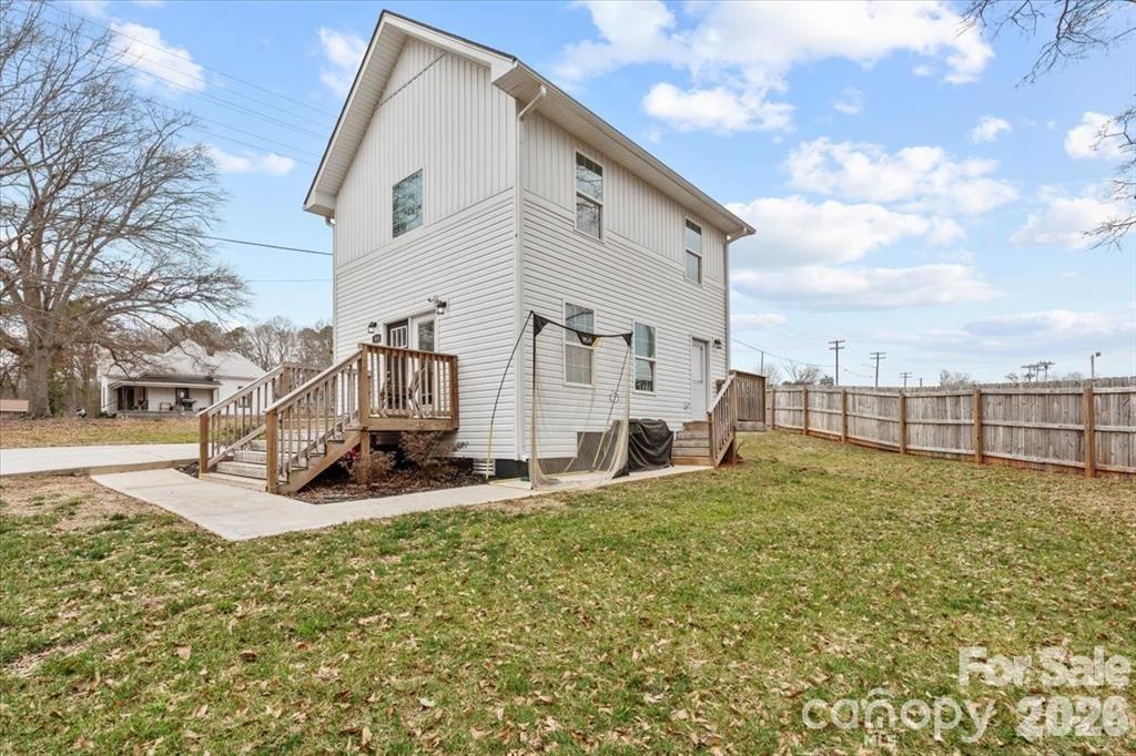 305 Wingate Court Property Photo 2