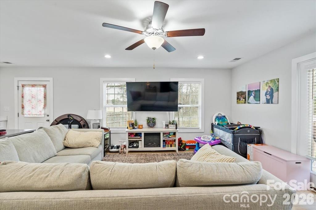 305 Wingate Court Property Photo 6