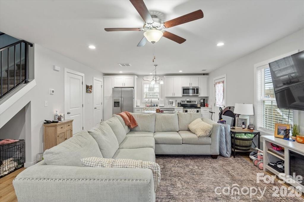 305 Wingate Court Property Photo 7