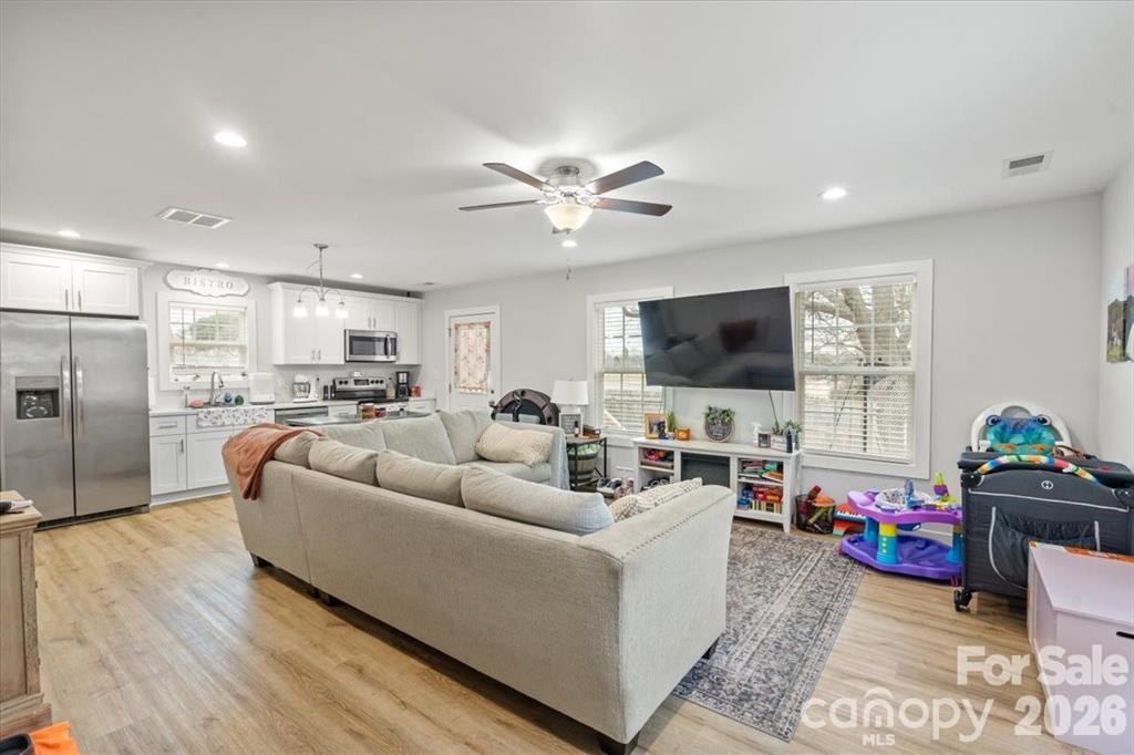305 Wingate Court Property Photo 8